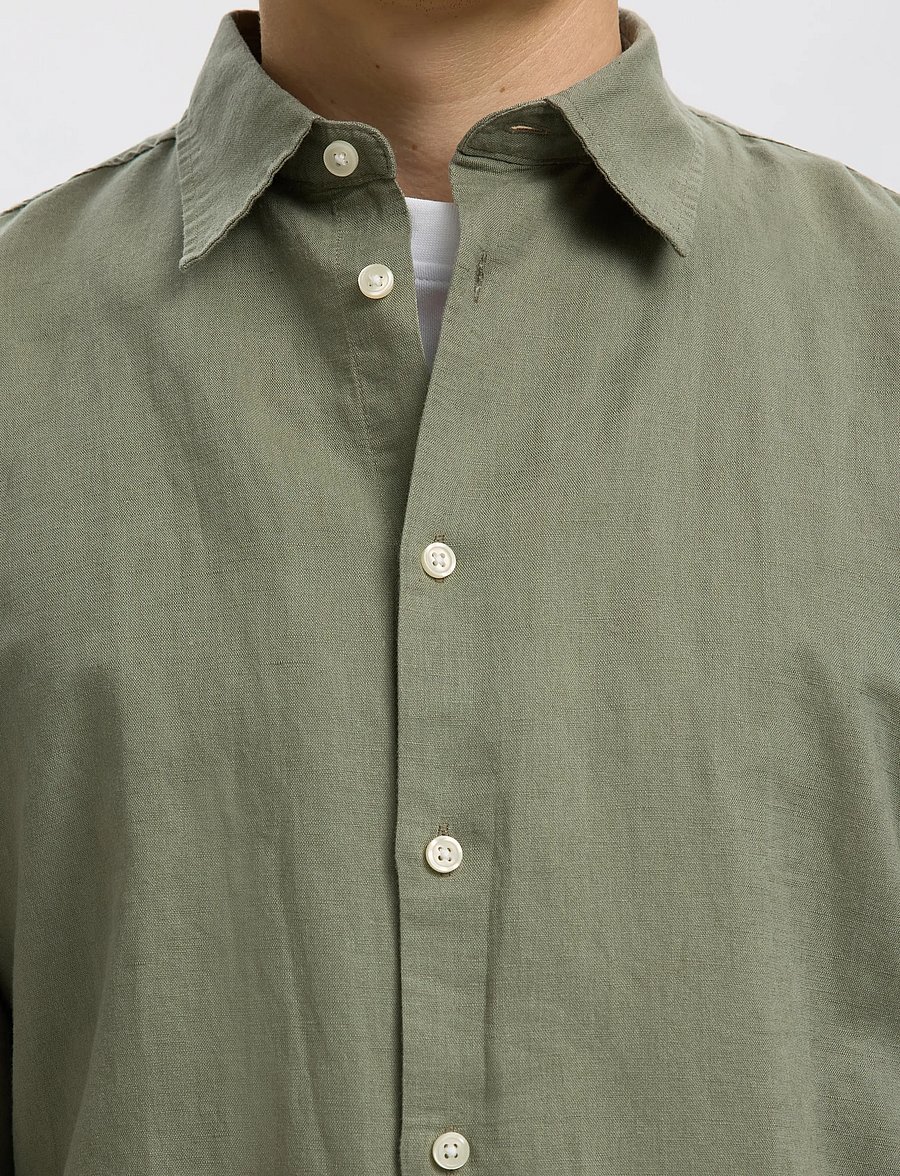 Selected - SLMREGCLAY LINENBLEND LS SHIRT CLA NOOS - casual skjorter - vetiver - 4