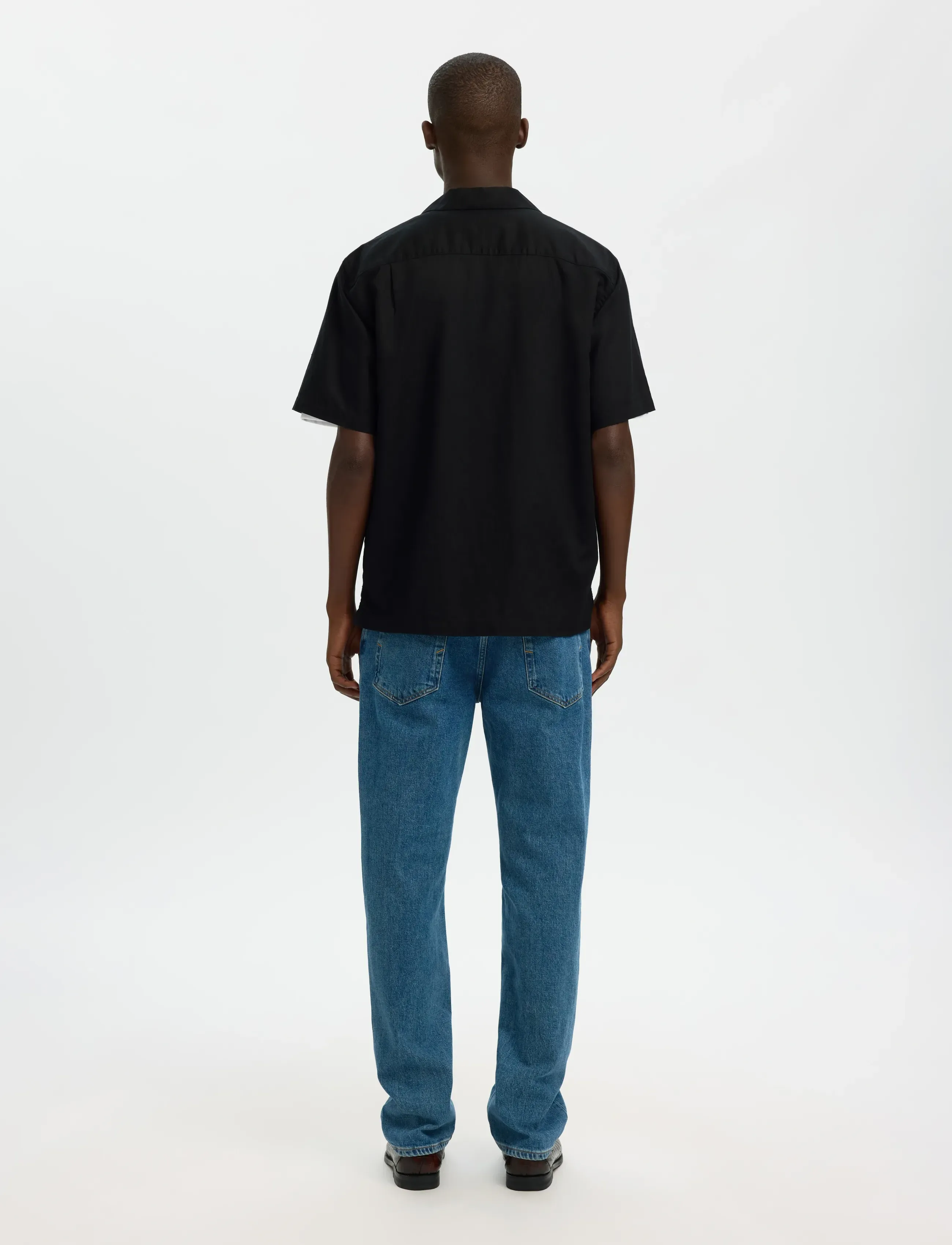 Selected - SLMRLXCLAY LINENBLEND SS SHIRT RES NOOS - hørskjorter - black - 2