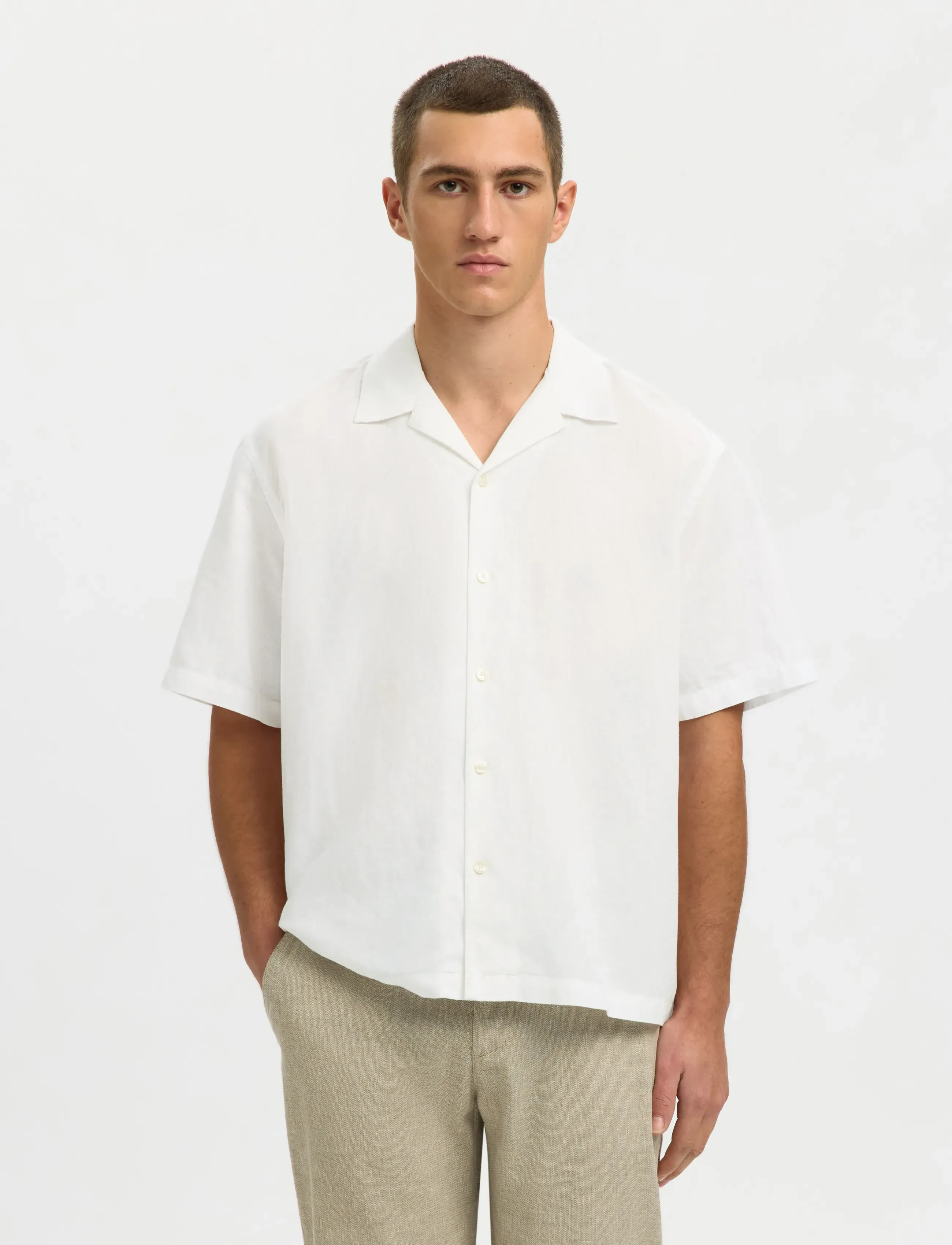 Selected SLMRLXCLAY LINENBLEND SS SHIRT RES NOOS - Tøj - BRIGHT WHITE / cream