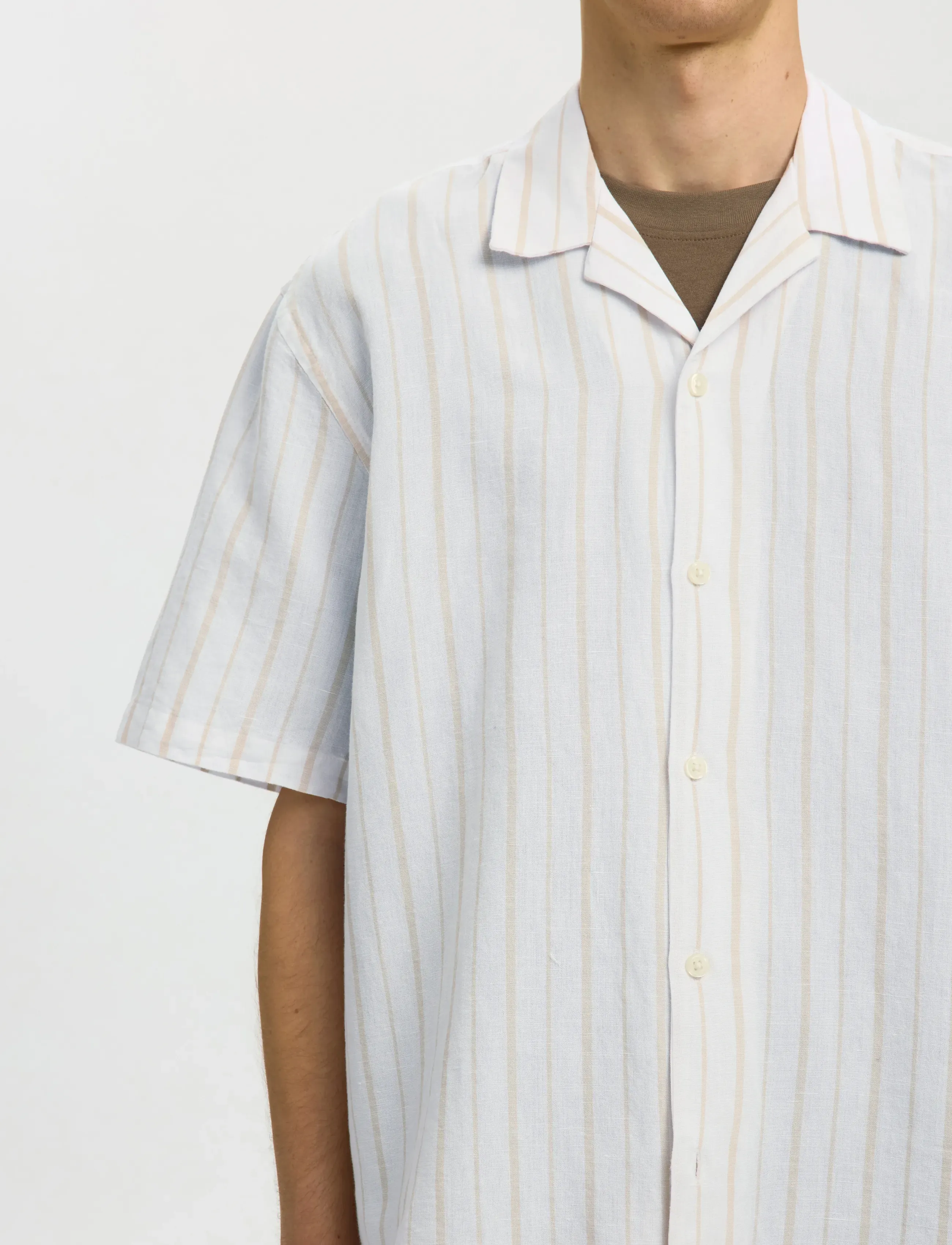 Selected - SLMRLXCLAY LINENBLEND SS SHIRT RES NOOS - hørskjorter - bright white - 4