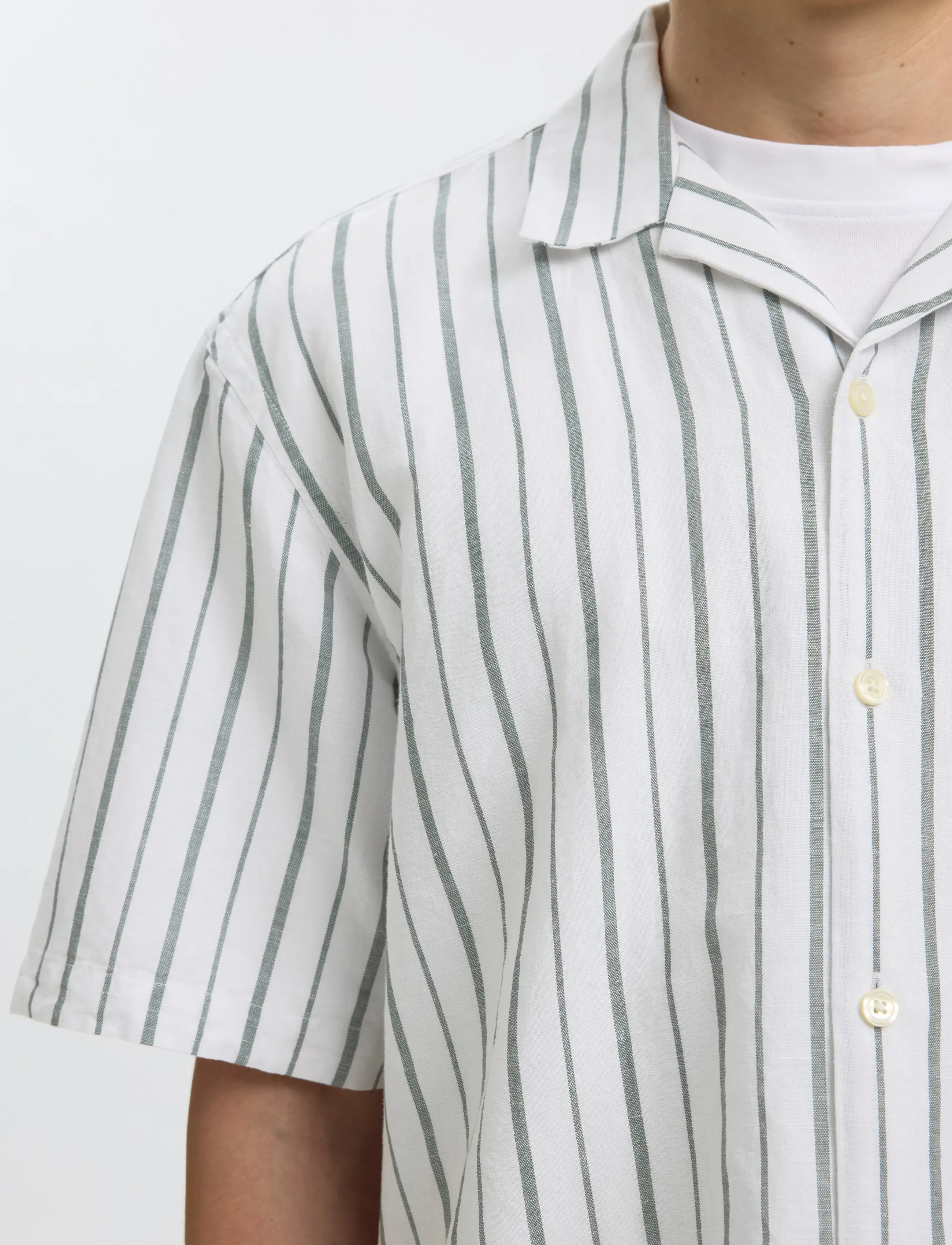 Selected - SLMRLXCLAY LINENBLEND SS SHIRT RES NOOS - linneskjortor - bright white - 4