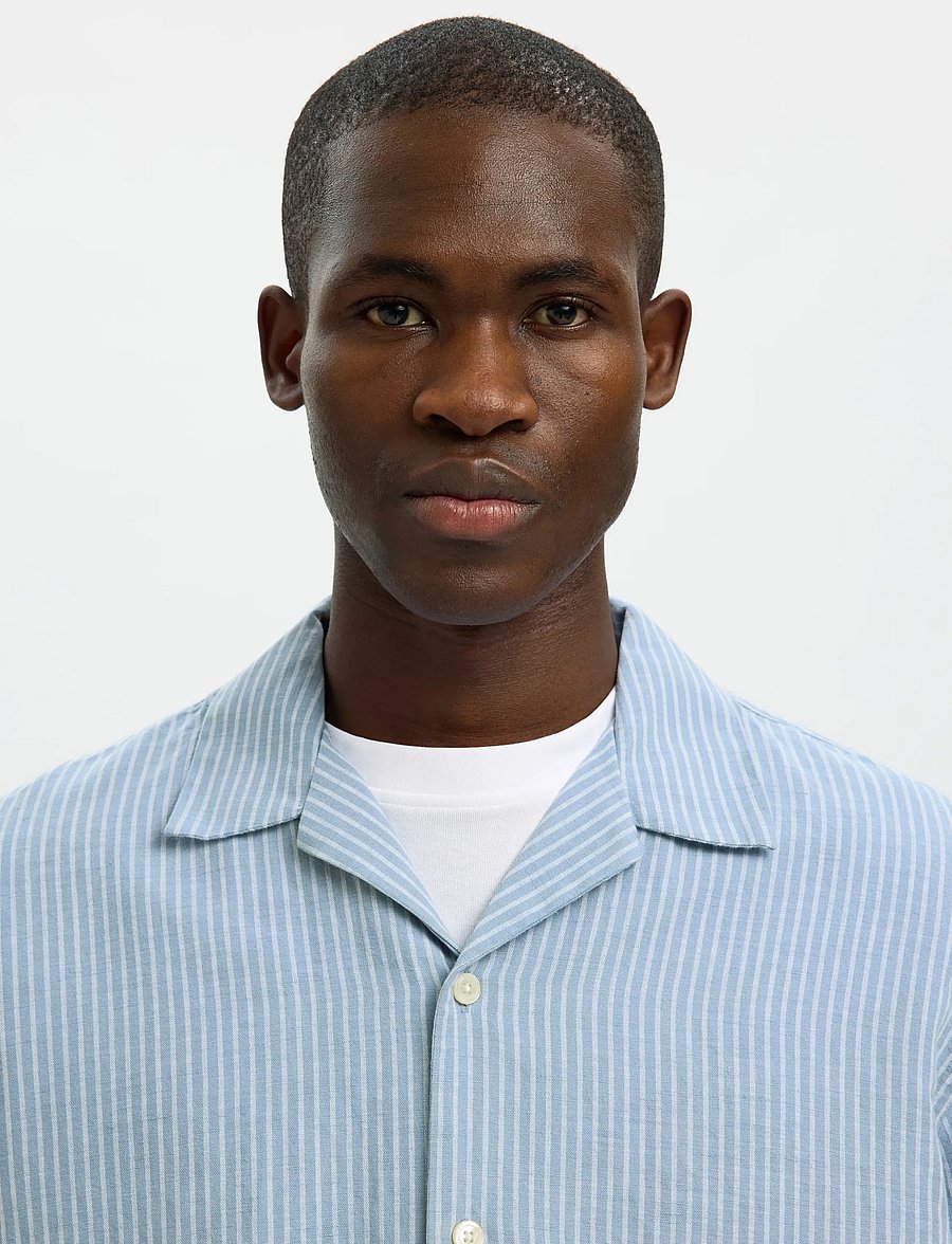 Selected - SLMRLXCLAY LINENBLEND SS SHIRT RES NOOS - chemises de lin - dusty blue - 4