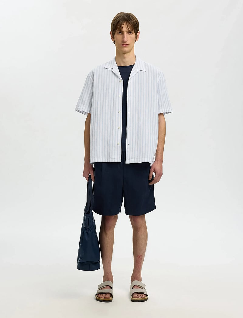 Selected - SLMRLXCLAY LINENBLEND SS SHIRT RES NOOS - linneskjortor - dusty blue - 3