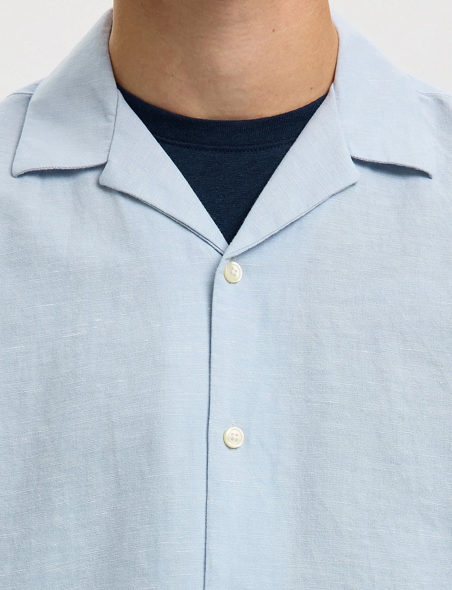 Selected - SLMRLXCLAY LINENBLEND SS SHIRT RES NOOS - pellavakauluspaidat - dusty blue - 4