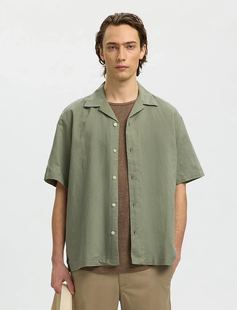 Selected - SLMRLXCLAY LINENBLEND SS SHIRT RES NOOS - leinenhemden - vetiver - 0