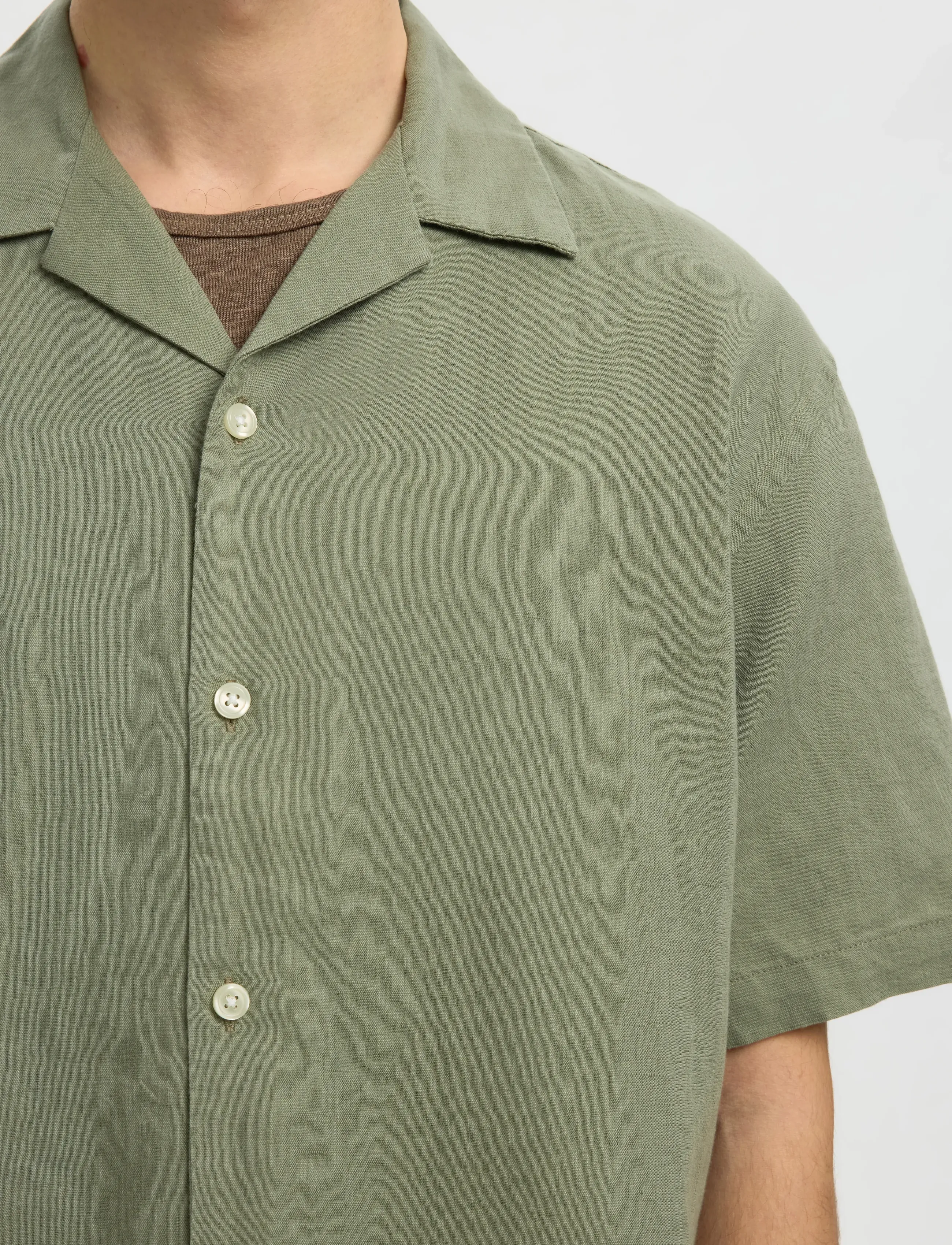 Selected - SLMRLXCLAY LINENBLEND SS SHIRT RES NOOS - chemises de lin - vetiver - 4