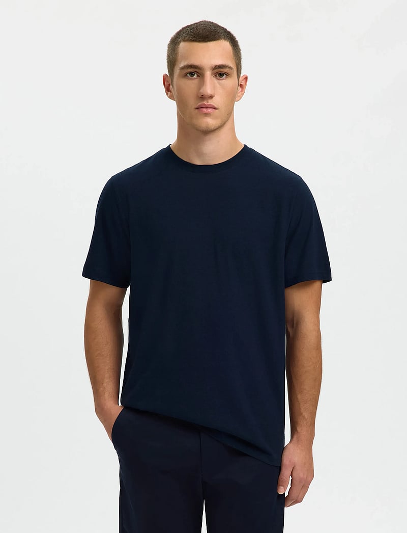 Selected - SLHADAM LINEN BLEND SS TEE NOOS - kurzärmelig - sky captain - 0