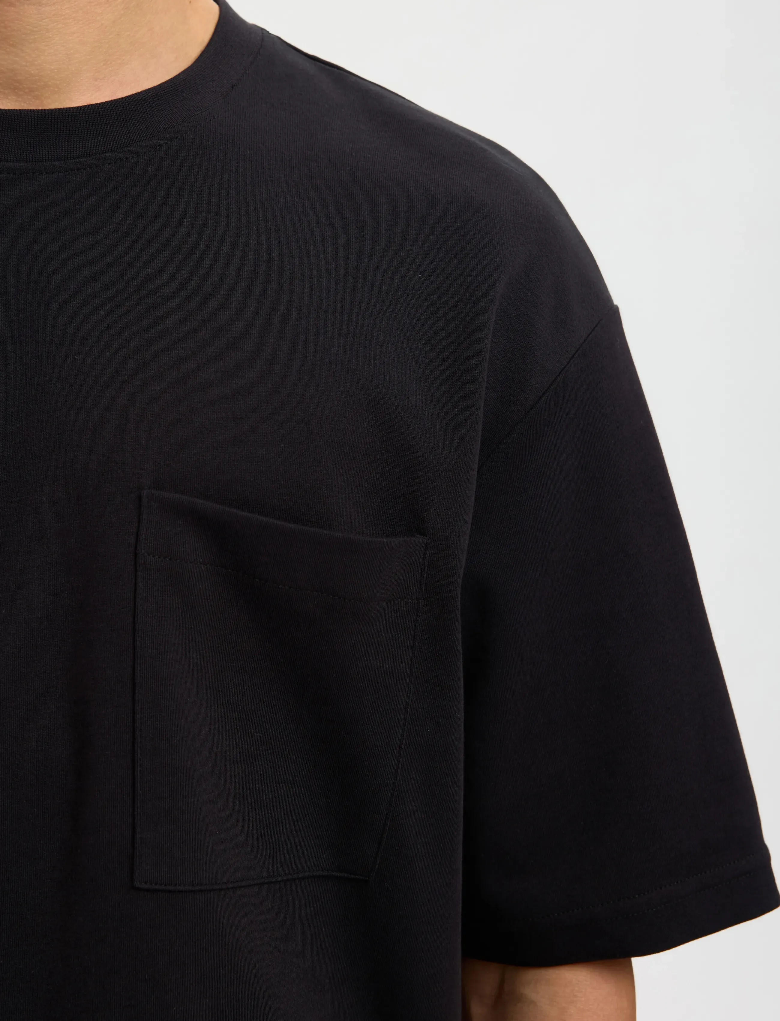 Selected - SLHLOOSEOSCAR POCKET SS TEE NOOS - korte mouwen - black - 4