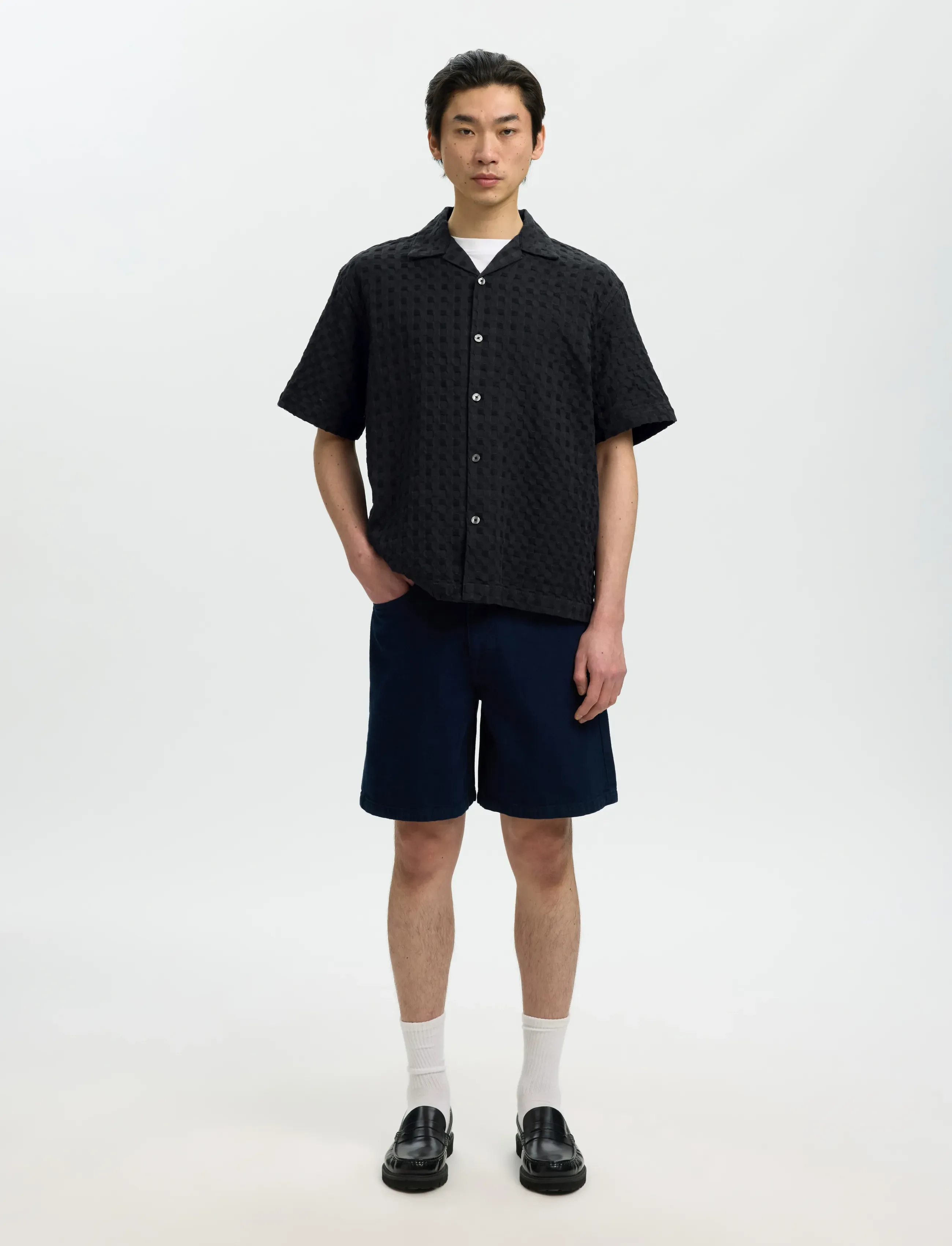 Selected - SLHRLXMONTY TEXTURE SS SHIRT - kortærmede skjorter - black - 3