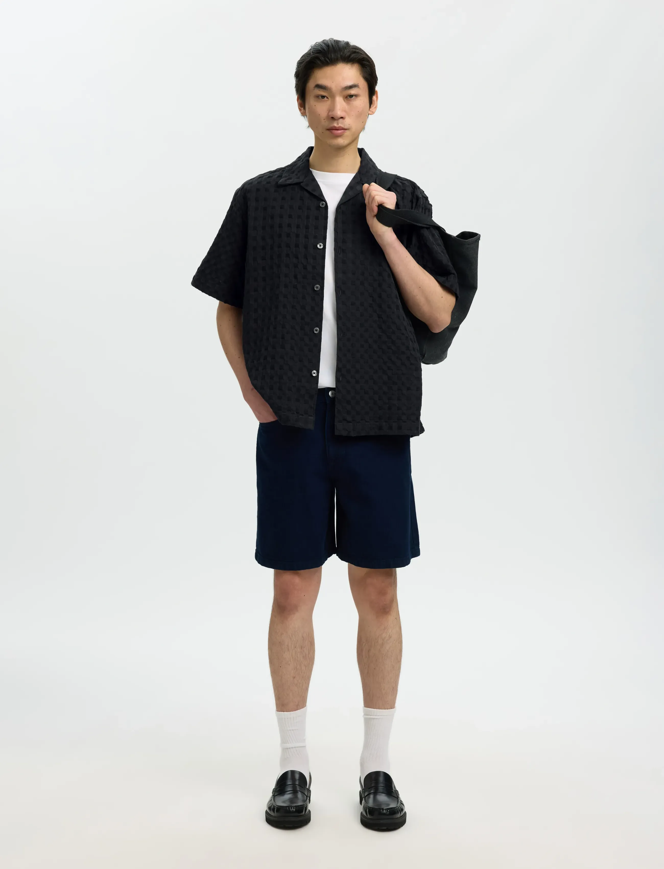 Selected - SLHRLXMONTY TEXTURE SS SHIRT - kortærmede skjorter - black - 5