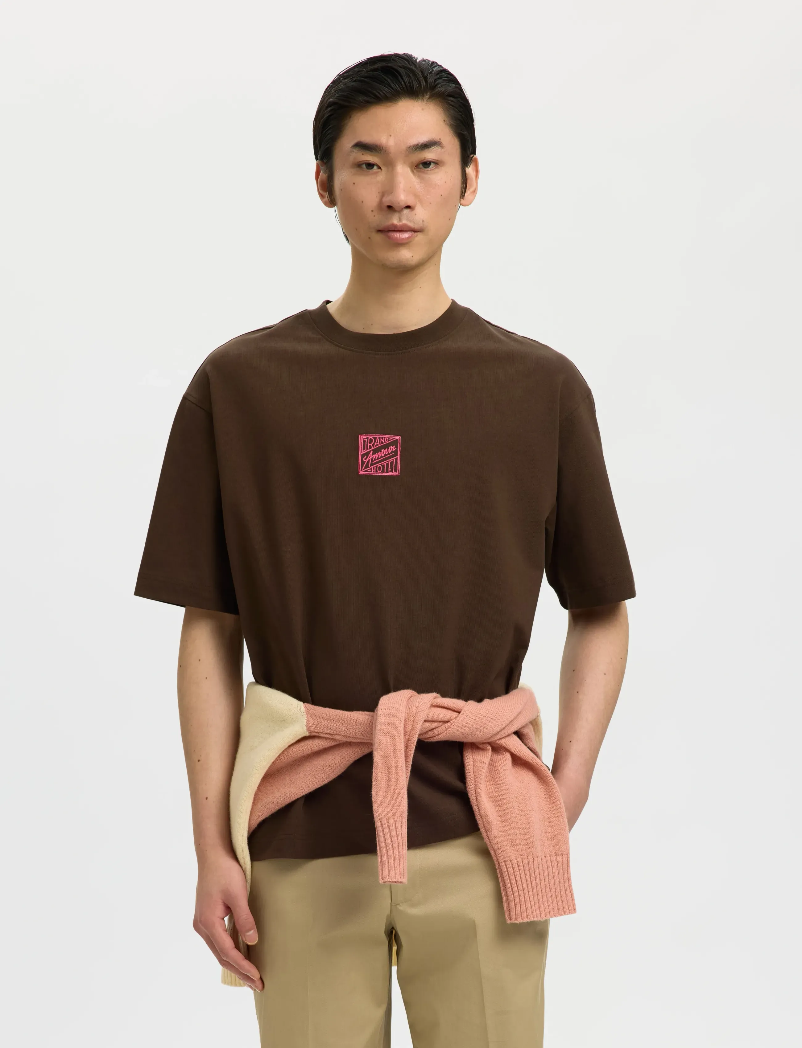 Selected SLHRELAXBROCK SS TEE HOTEL AMOUR - T-shirts - DELICIOSO / brown
