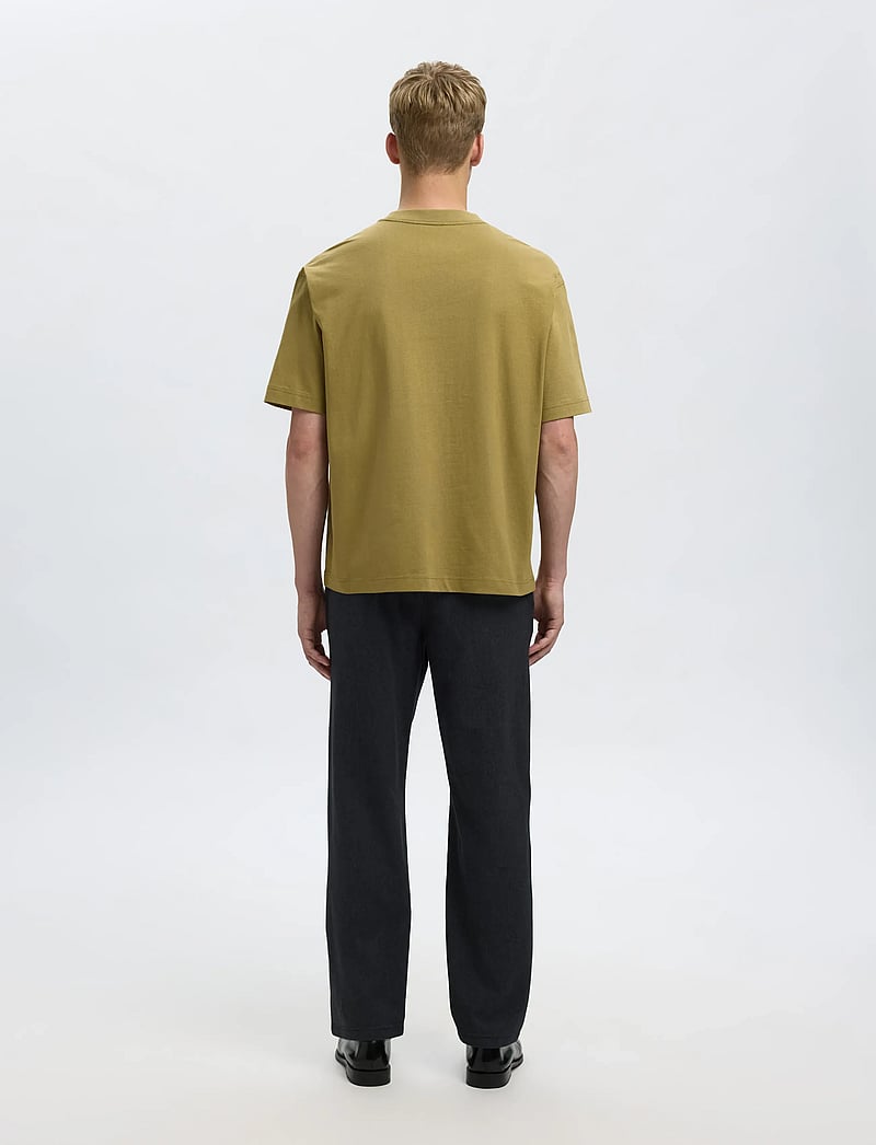 Selected - SLHRELAXNORMAN SS O-NECK TEE - kortärmade t-shirts - dried herb - 2