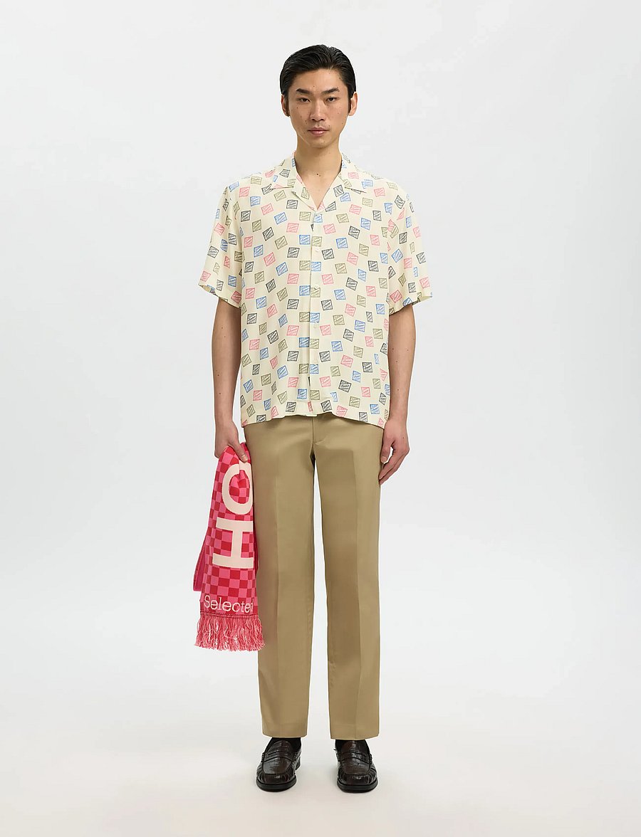 Selected - SLHRLXHOTEL AMOUR STAMPS AOP SS SHIRT - chemises à motifs - egret - 3