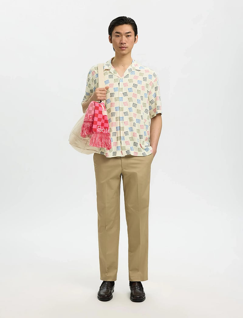 Selected - SLHRLXHOTEL AMOUR STAMPS AOP SS SHIRT - mønstrede skjorter - egret - 5