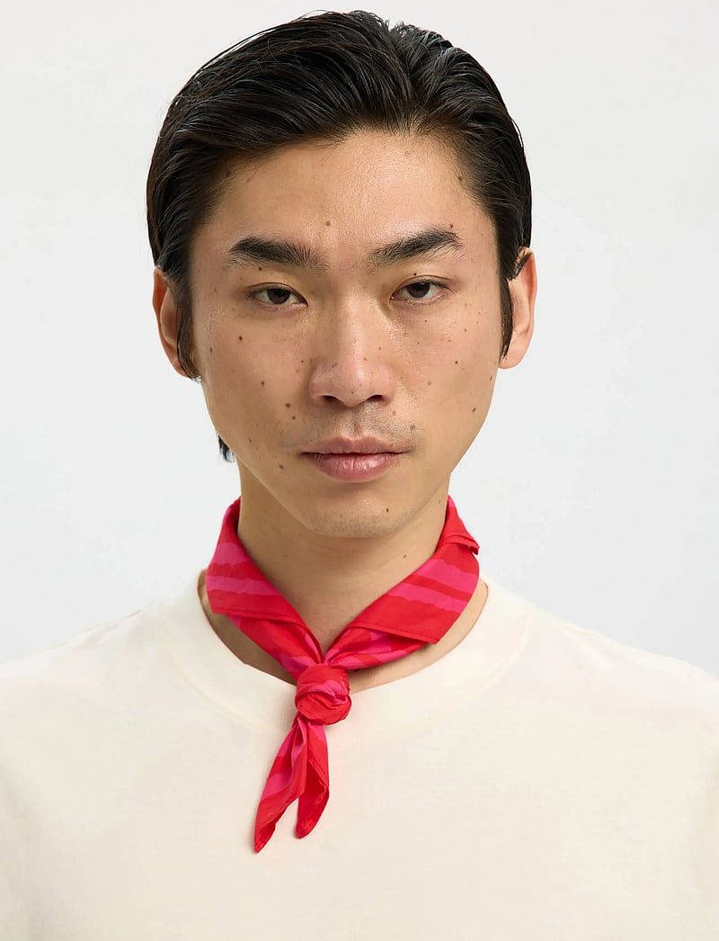 Selected - SLHNICOLAJ AMOUR BANDANA - sjalar - poinsettia - 3