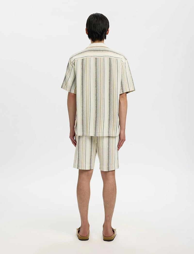 Selected - SLHRLXCAL SS SHIRT RESORT - kortærmede skjorter - egret - 2