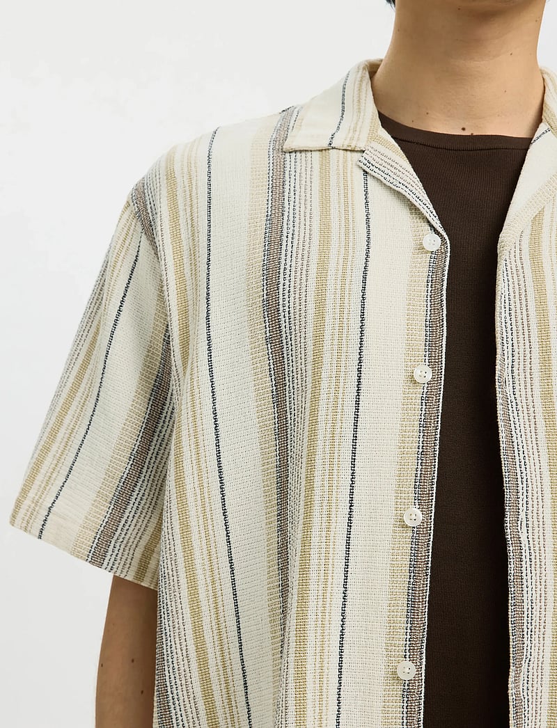 Selected - SLHRLXCAL SS SHIRT RESORT - kortærmede skjorter - egret - 4