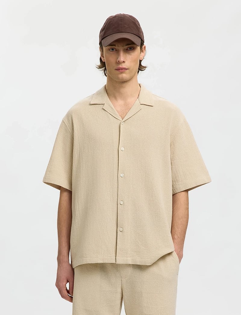 Selected - SLHRLXCAL SS SHIRT RESORT - short-sleeved shirts - oatmeal - 0