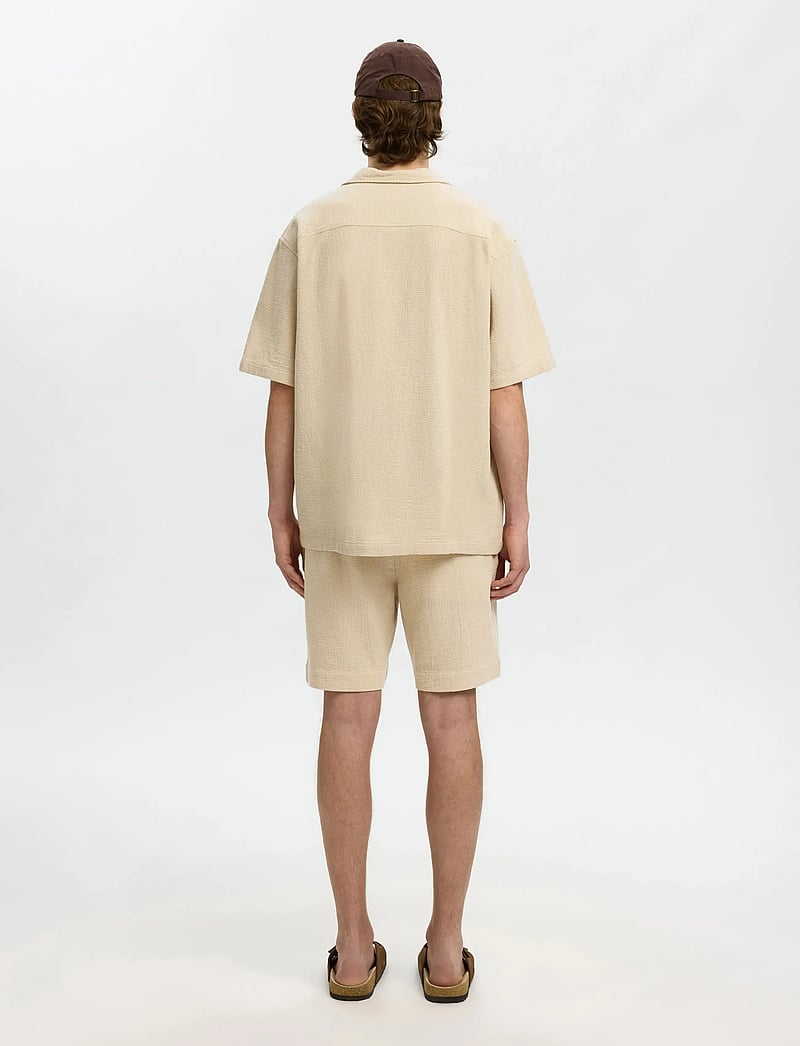 Selected - SLHRLXCAL SS SHIRT RESORT - short-sleeved shirts - oatmeal - 2