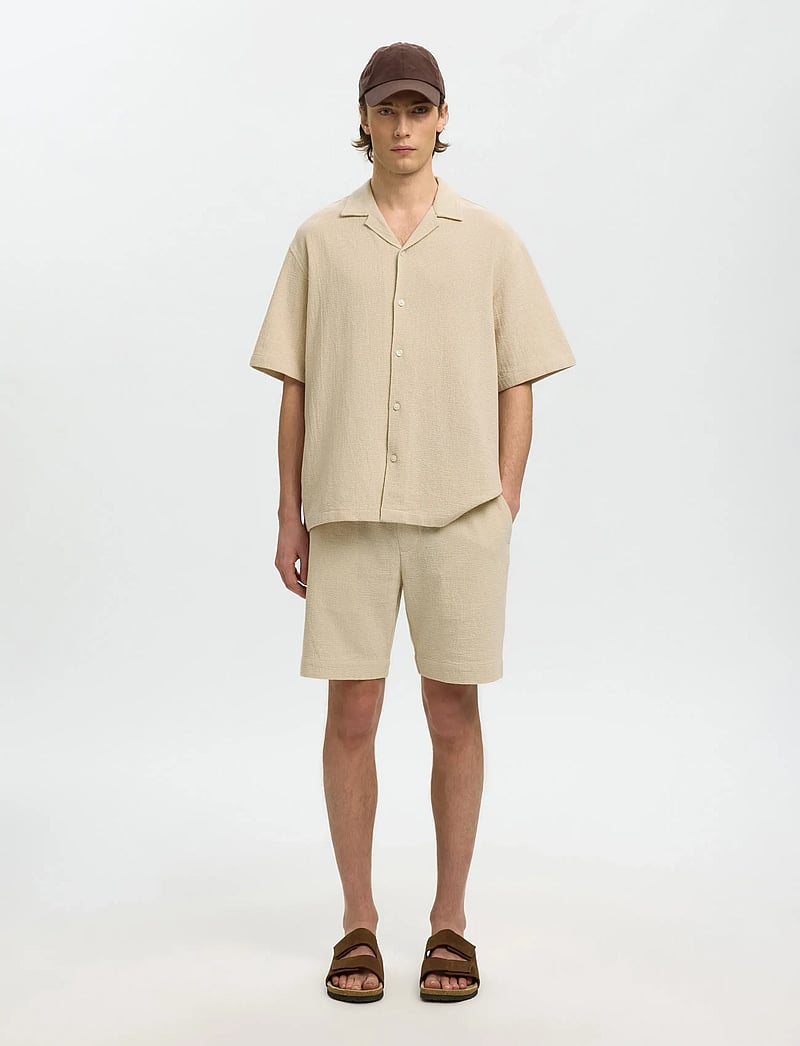 Selected - SLHRLXCAL SS SHIRT RESORT - short-sleeved shirts - oatmeal - 3