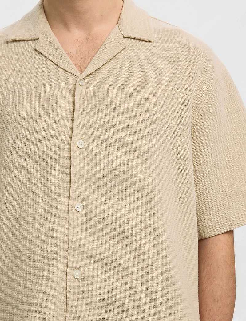 Selected - SLHRLXCAL SS SHIRT RESORT - short-sleeved shirts - oatmeal - 4