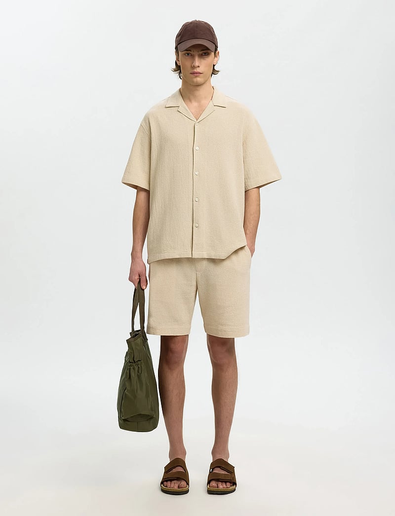 Selected - SLHRLXCAL SS SHIRT RESORT - short-sleeved shirts - oatmeal - 5