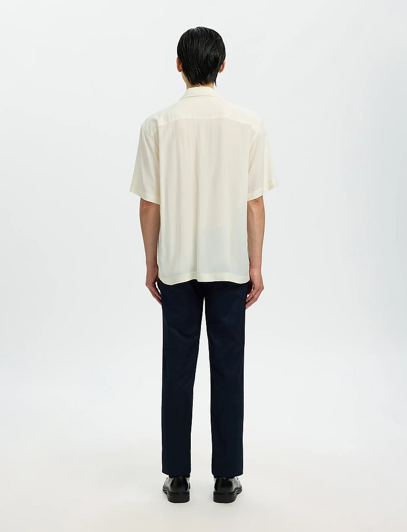 Selected - SLHRLXHOTEL AMOUR PRINT SS SHIRT - hemden mit muster - egret - 2