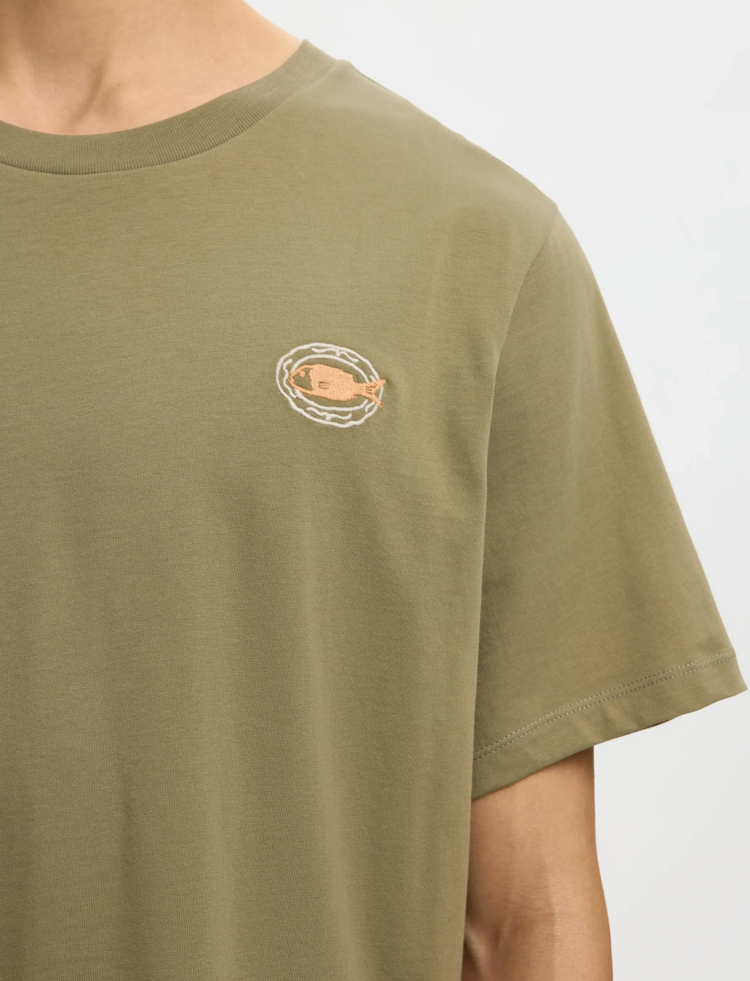 Selected - SLHREG-SALZ EMB  SS O-NECK TEE - vetiver - 5