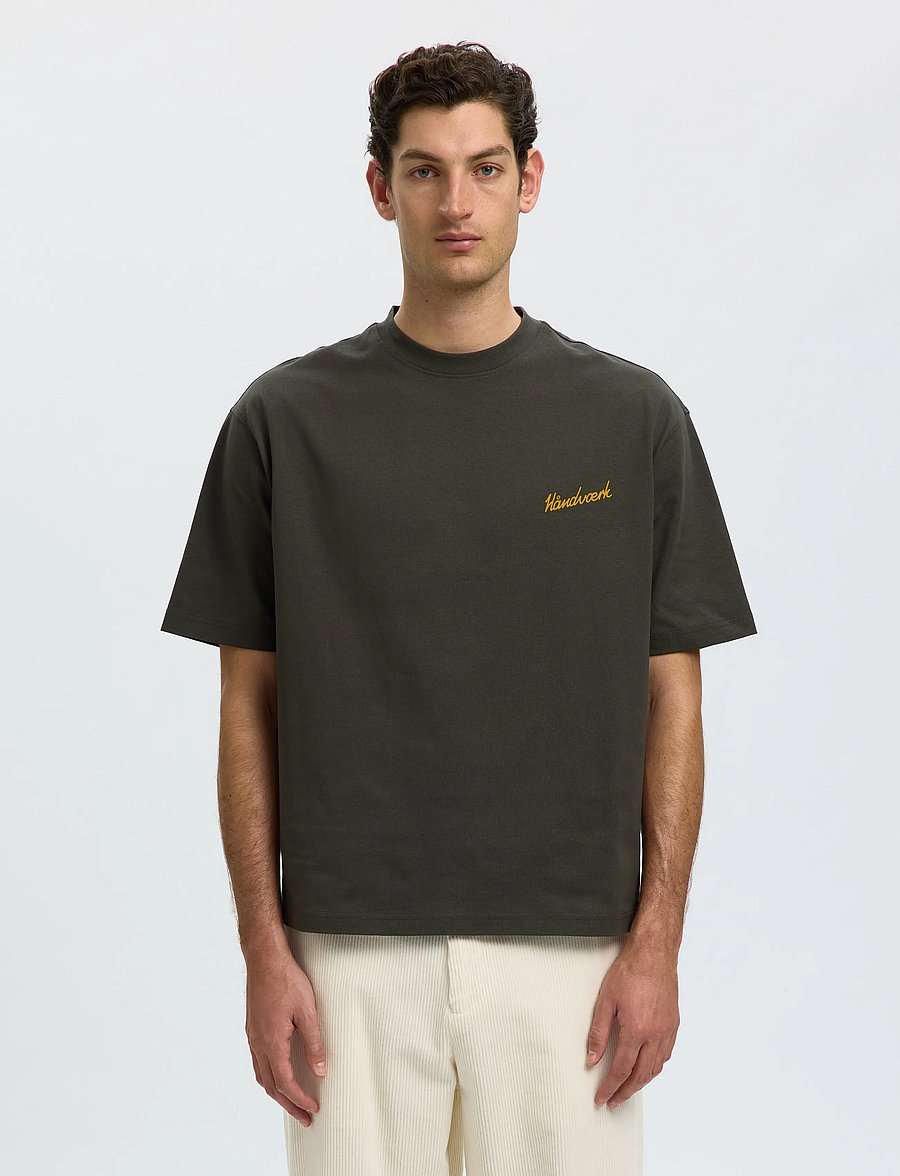 Selected - SLMRELAXEMERY GRAPHIC SS O-NECK TEE - kurzärmelige t-shirts - peat - 0