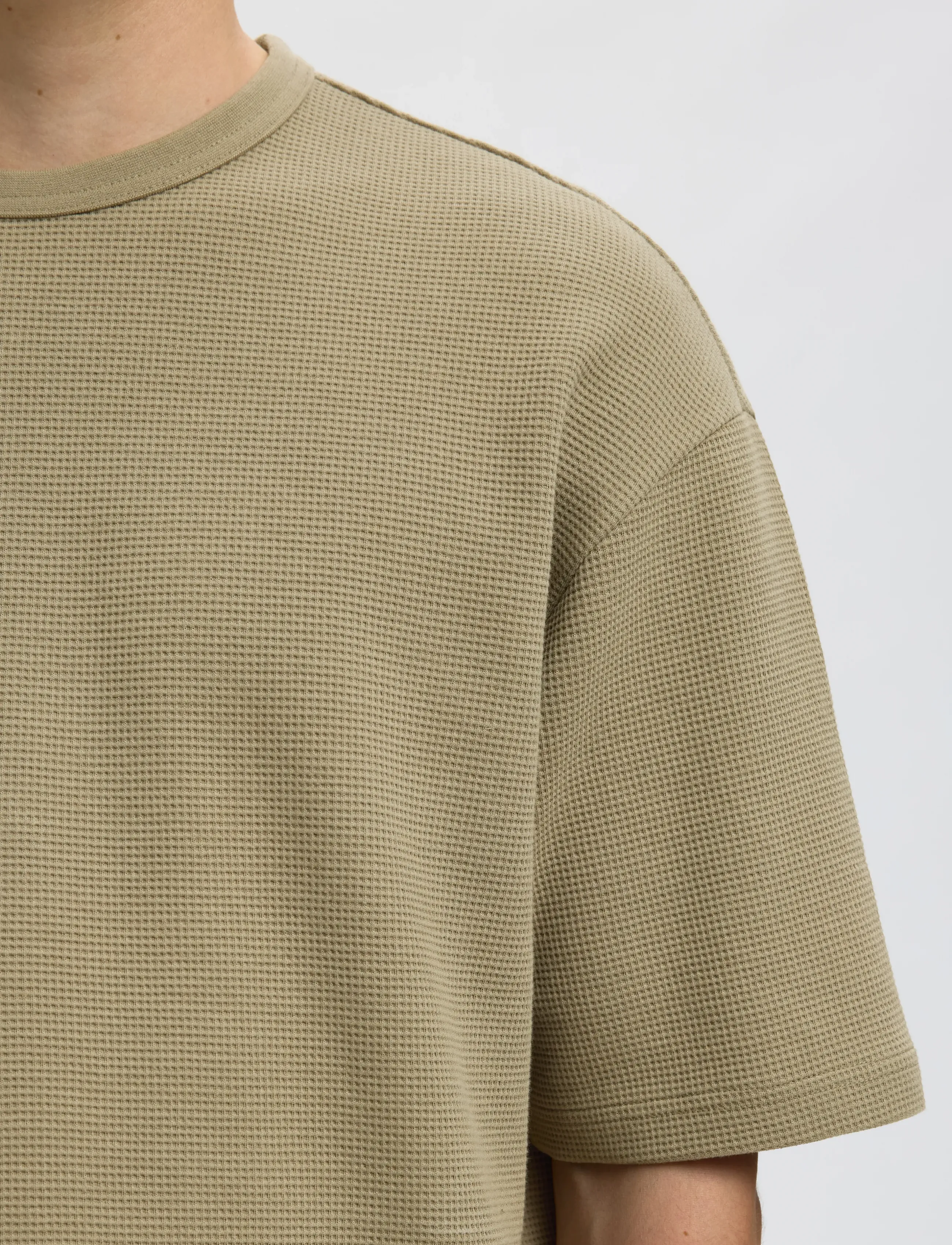 Selected - SLMRELAXSONNY WAFFLE SS O-NECK TEE - kurzärmelige t-shirts - vetiver - 4