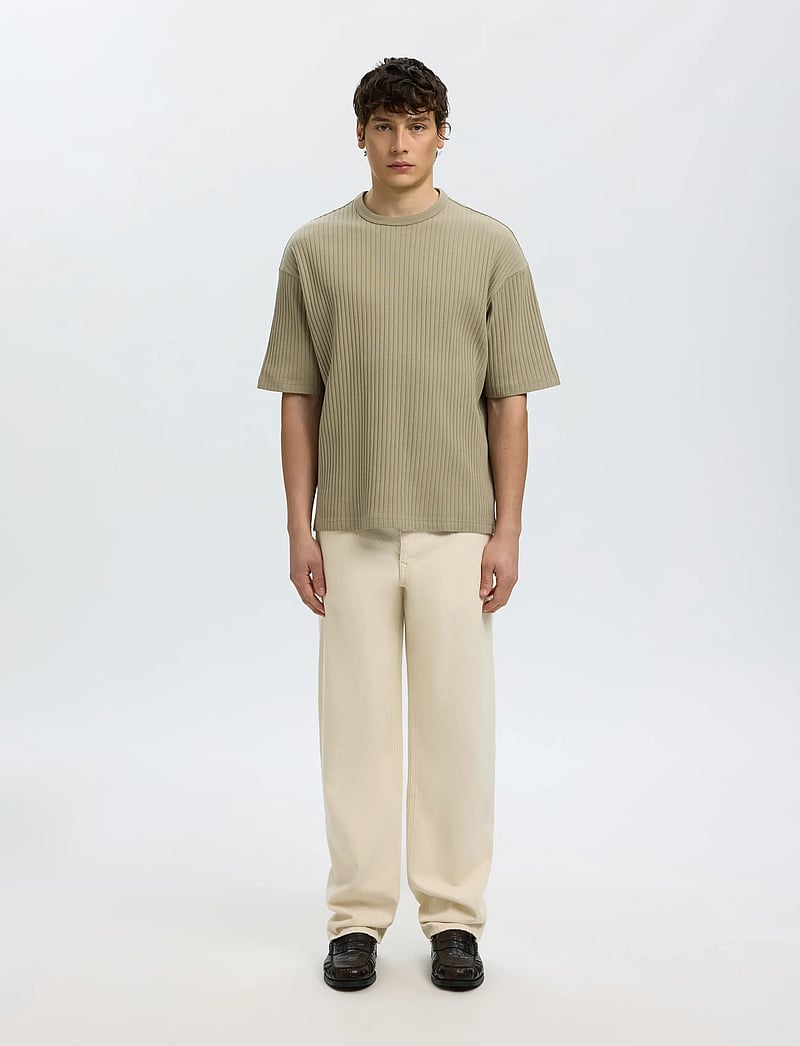 Selected - SLMRELAXSIMON RIBBED SS TEE - kortärmade t-shirts - vetiver - 3
