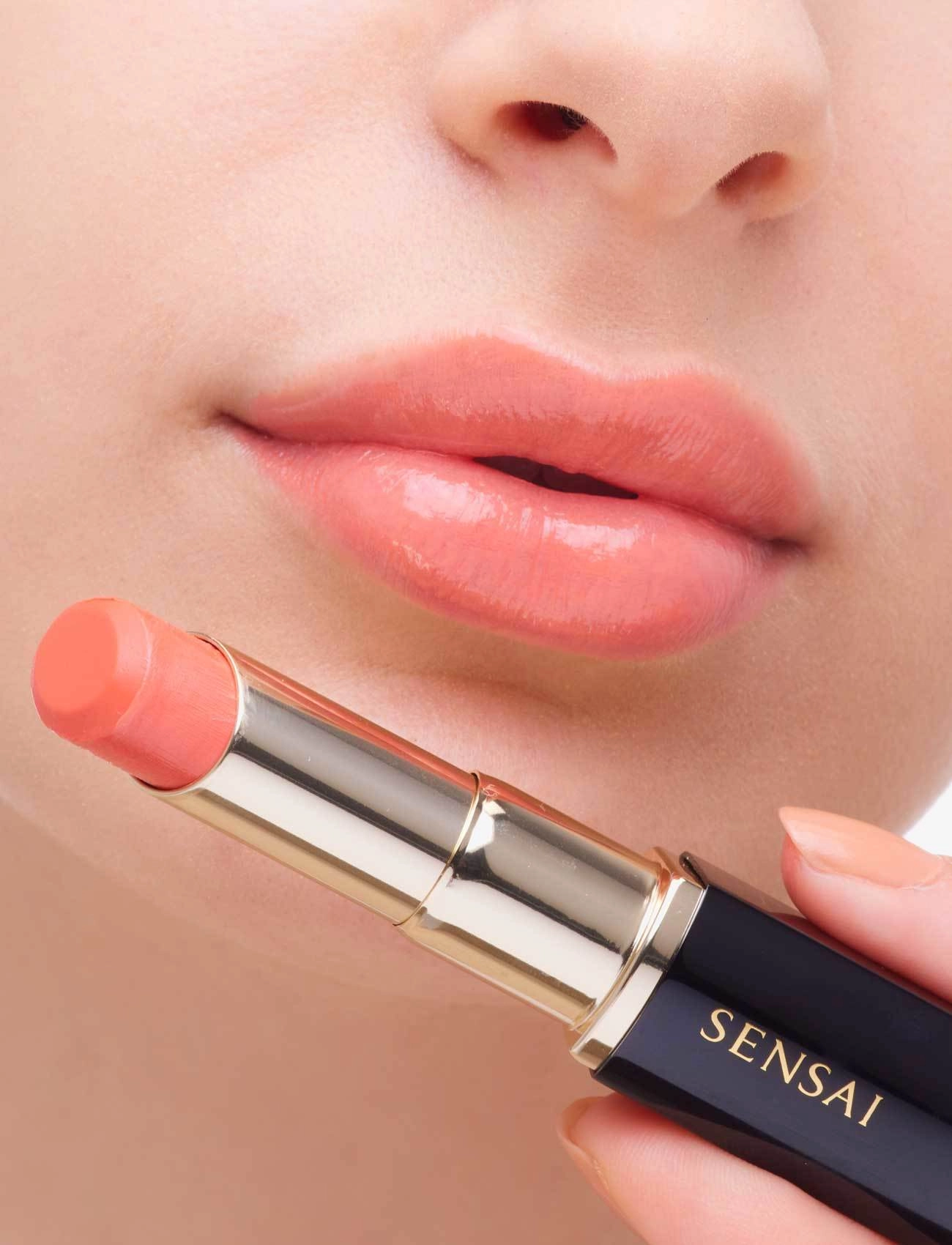 Lasting Plump Lipstick 3