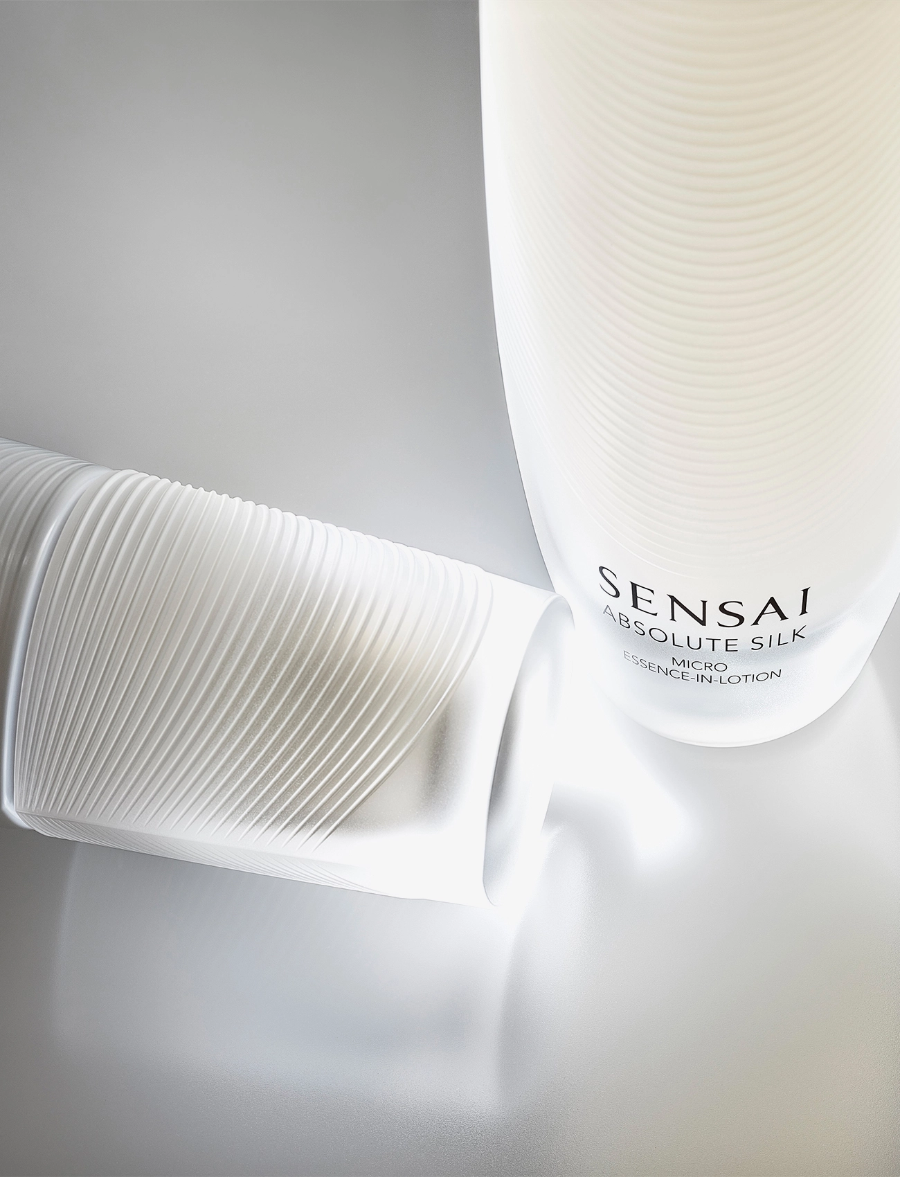 SENSAI - Absolute Silk Micro Essence-In-Lotion - lotion & creme - clear - 2