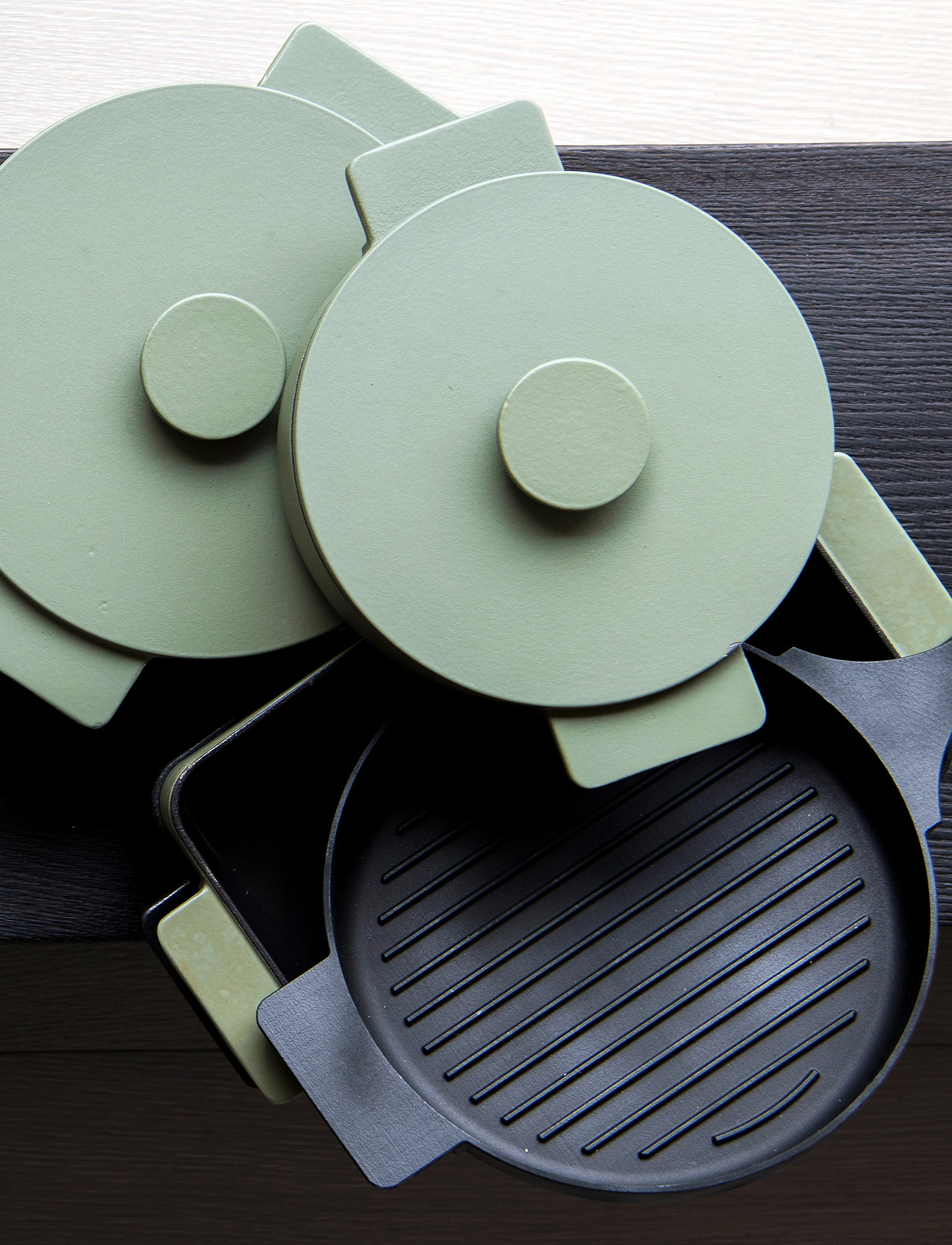 Serax Pot Enamel Cast Iron D26 Surface By Sergio Herman, One Size, Pots & Pans, Schwarz - Casserole Dishes, Homeware