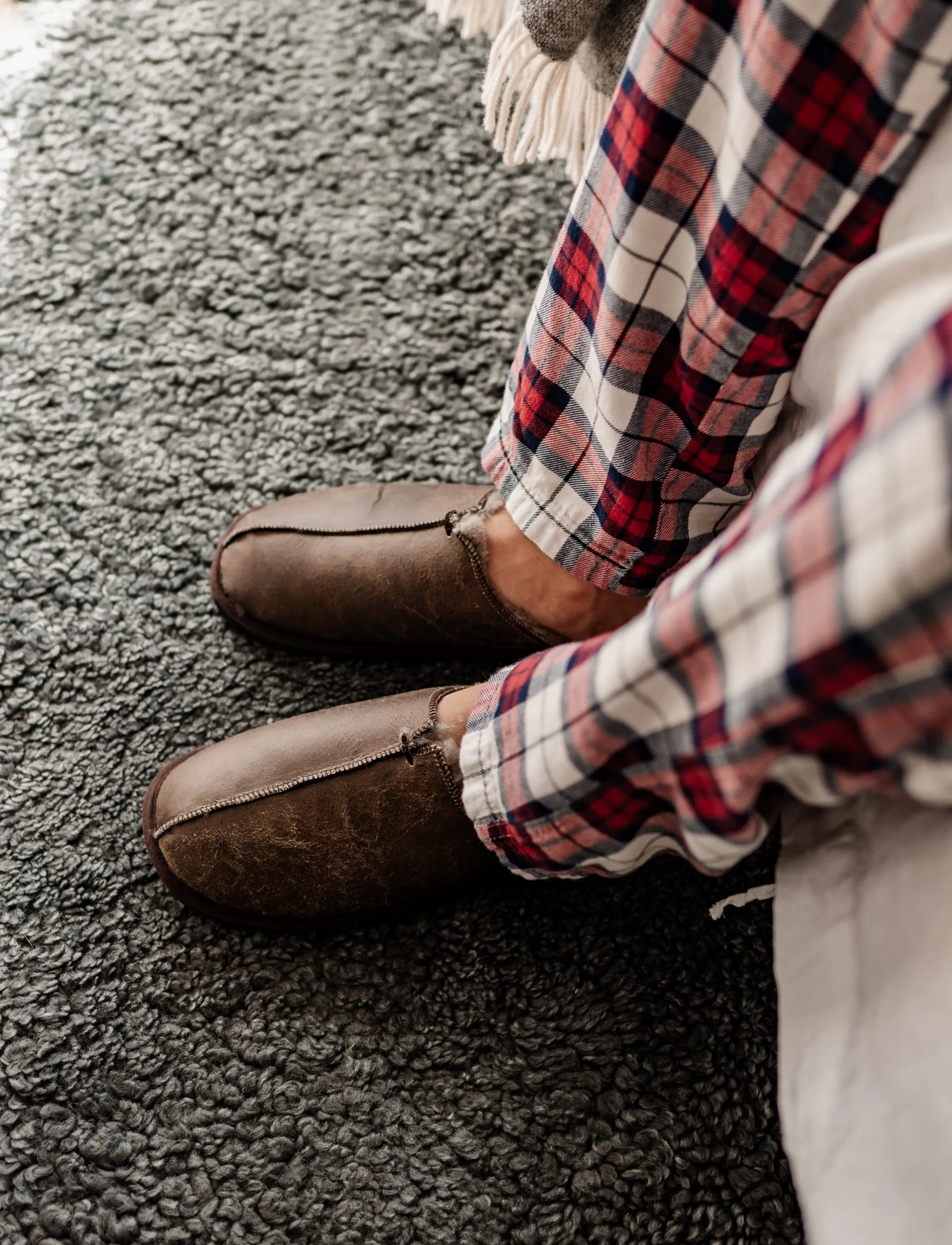 Shepherd Hugo Tofflor, 44, Designer, Braun - Slippers, Männerswear