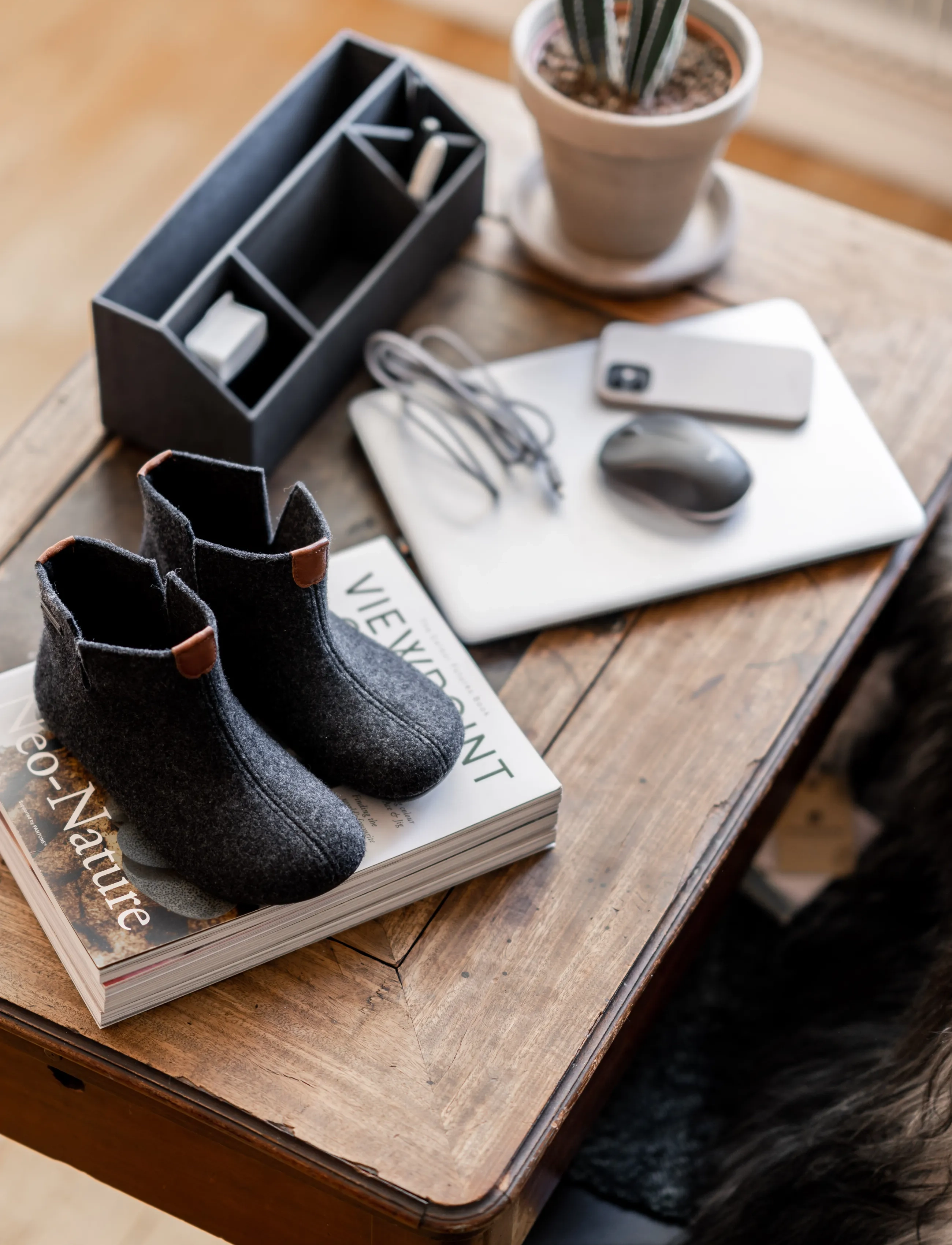 Shepherd Erik Tofflor, 45, Designer, Blau - Slippers, Männerswear