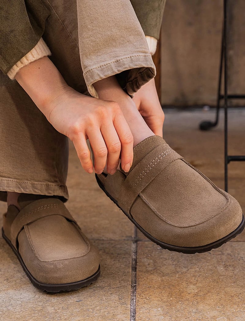 Shepherd - Petra tofflor - platta mules - taupe - 0