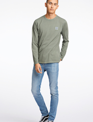 Shine Original - G/D brand carrier tee L/S - lowest prices - dk army - 4