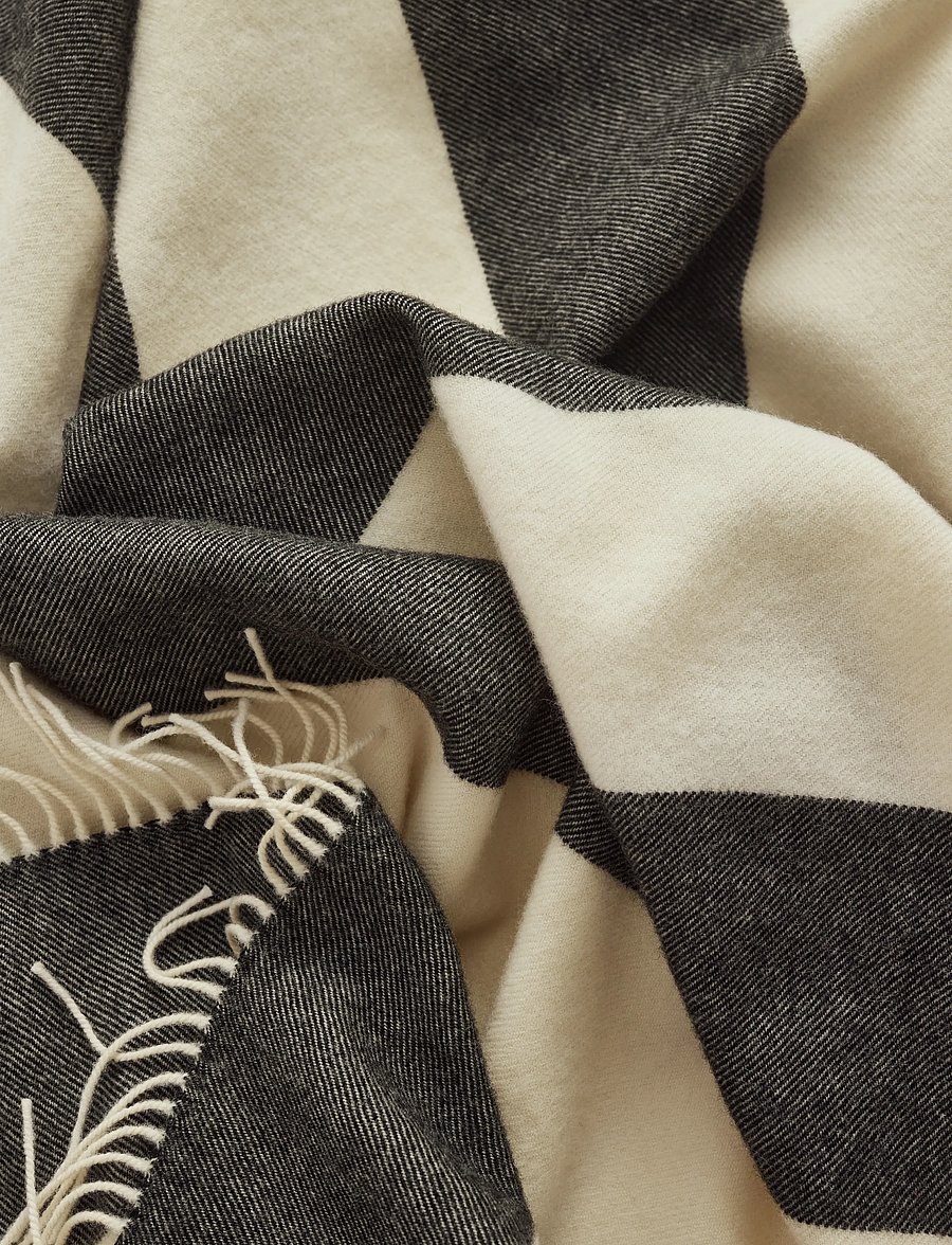 Silkeborg Uldspinderi - The Sweater 130x190 cm - pleedid - black - 3