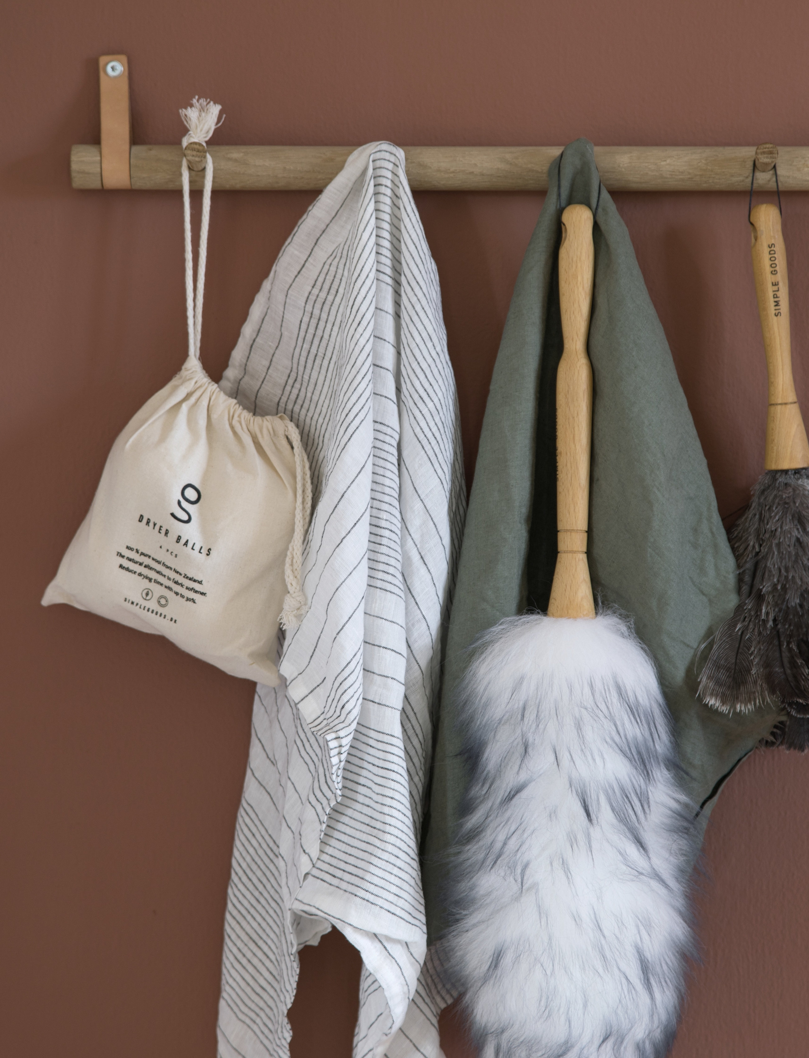 Simple Goods - Duster Duster - lowest prices - white / wood - 1