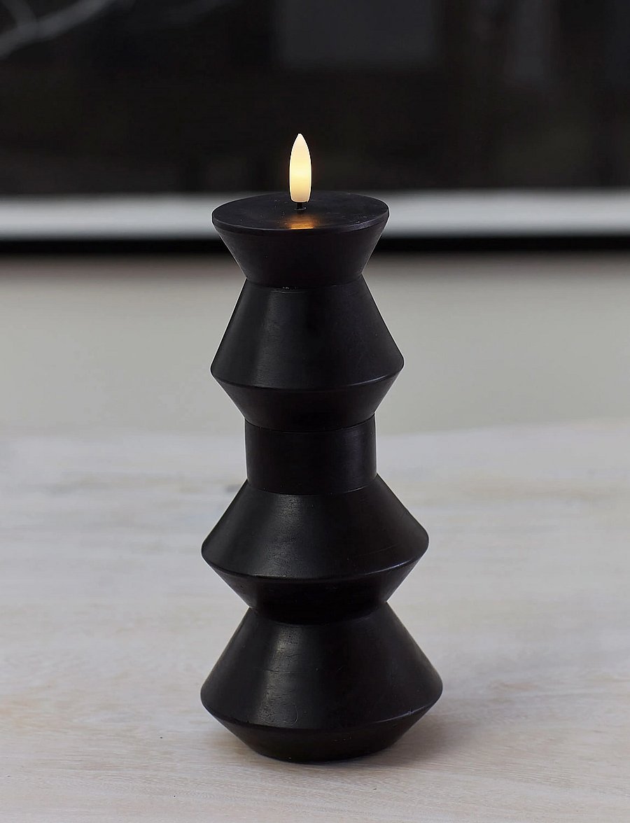 Sirius Home - Nordisk Skulptur, Sille Geometri Ø9x20,5 cm, Sort - led küünlad - black - 0