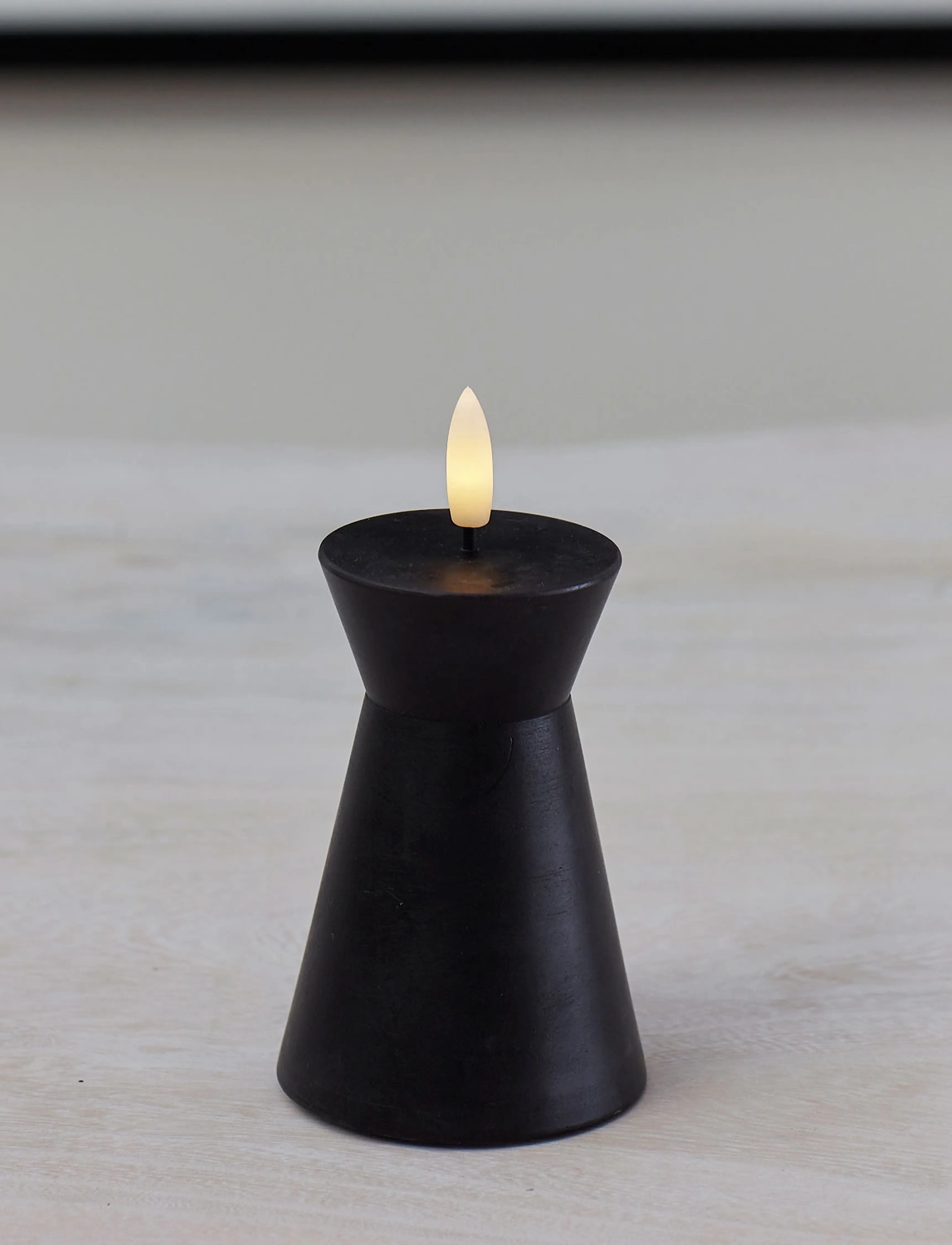 Sirius Home Nordisk Skulptur, Sille Kegle Ø6,5X10 Cm, Sort, One Size, Candles, Schwarz - Led Homeware