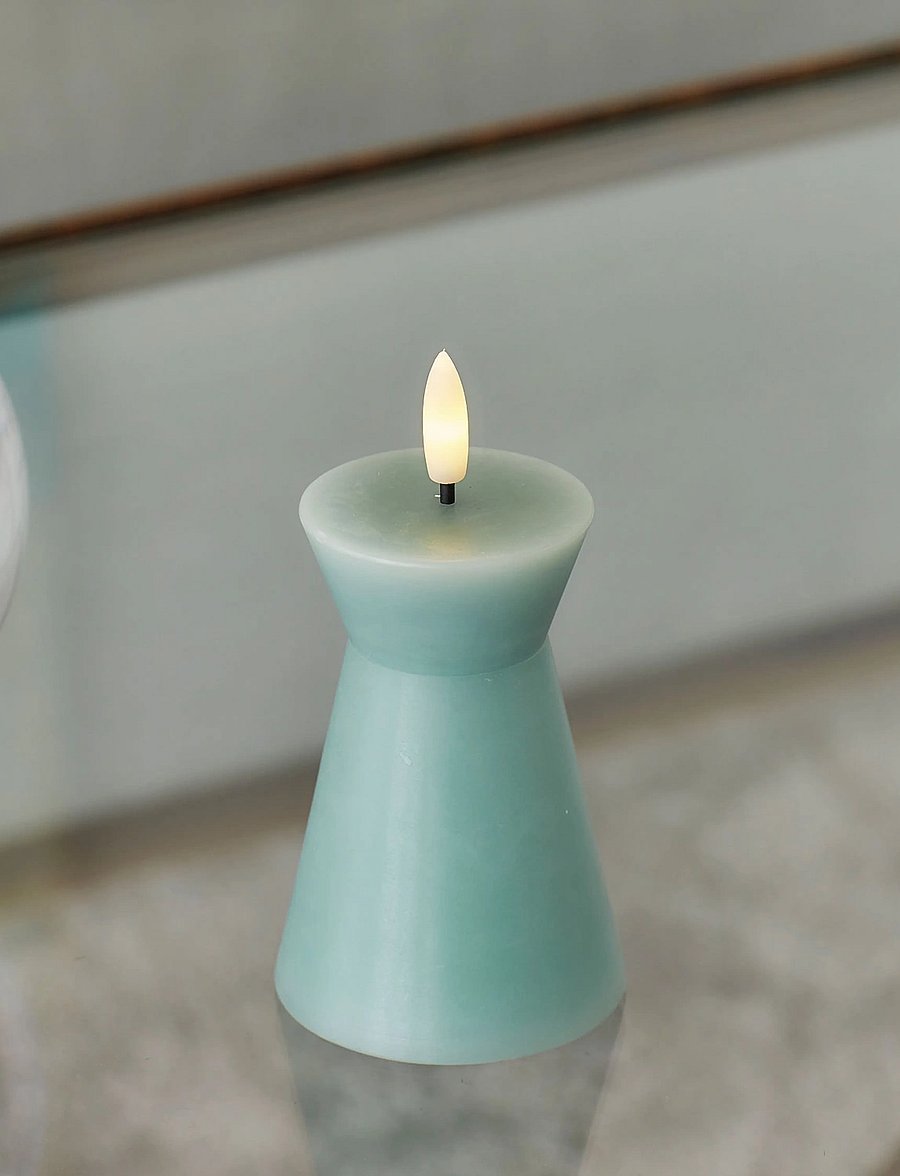Sirius Home - Nordisk Skulptur, Sille Kegle Ø6,5x10 cm, Sandy Green - led kerzen - sandy green - 0
