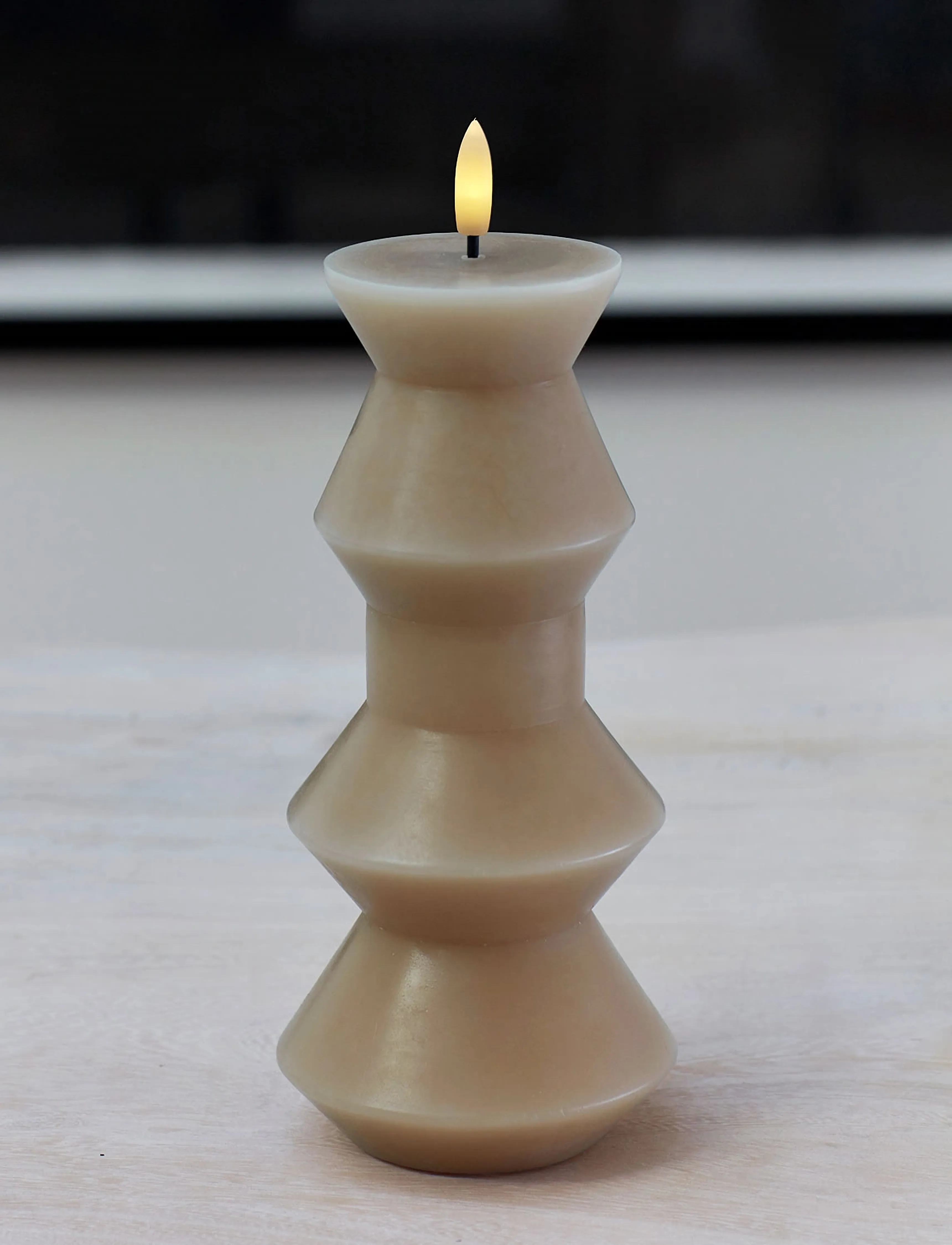 Sirius Home Nordisk Skulptur, Sille Geometri Ø9X20,5 Cm, Light Caramel, One Size, Candles, Beige - Led Homeware