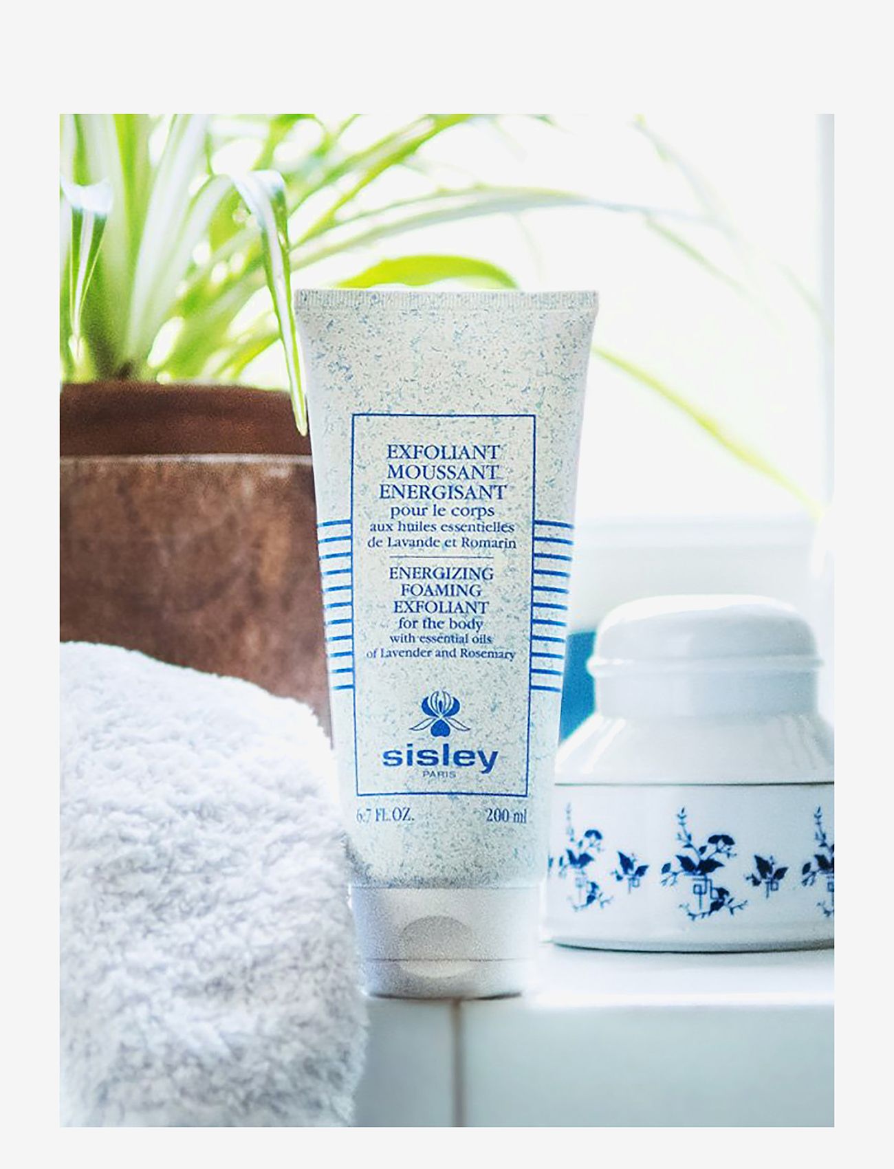 Sisley - Energizing Foaming Exfoliator - skrub & exfoliering - krop - clear - 2