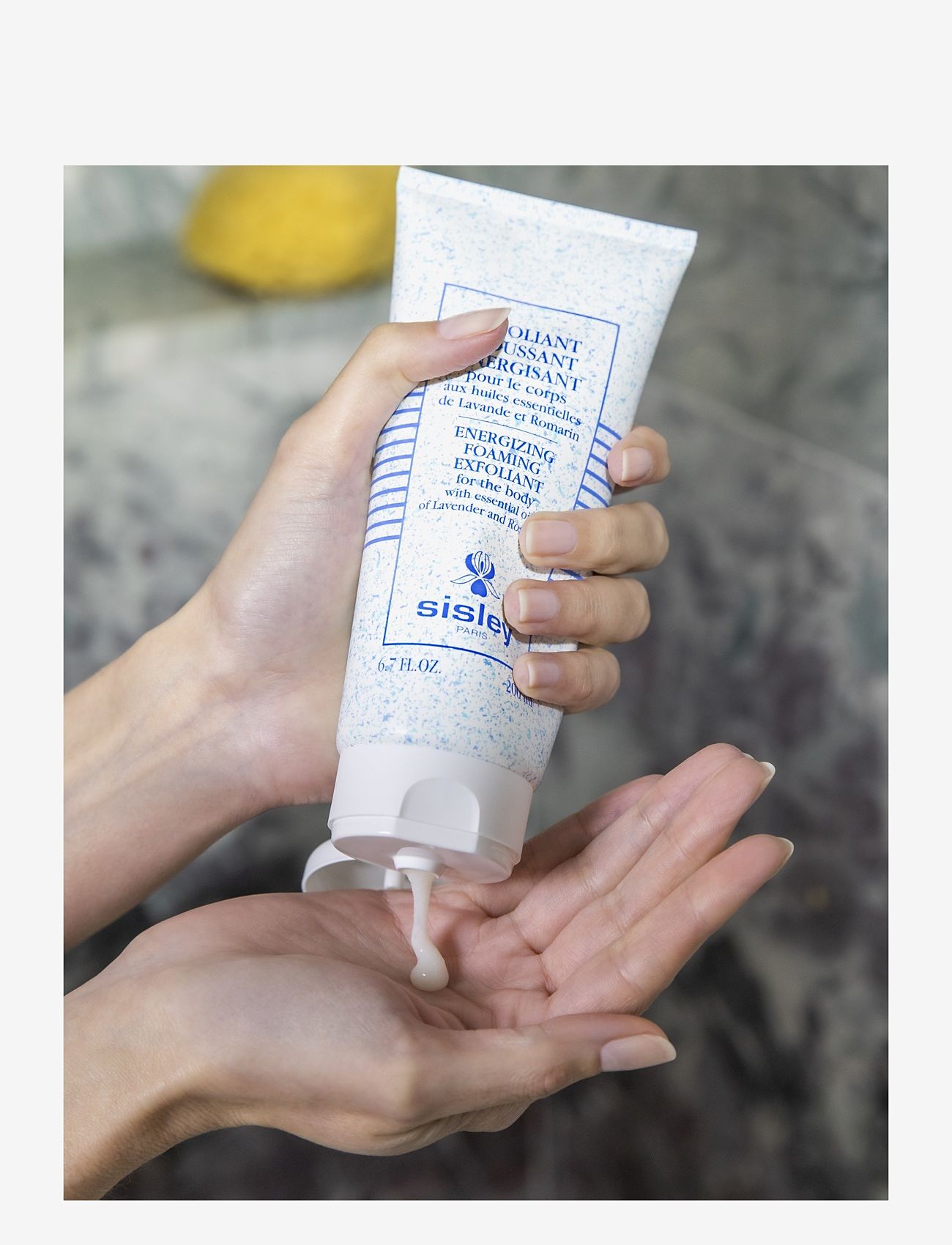 Sisley - Energizing Foaming Exfoliator - skrub & exfoliering - krop - clear - 3