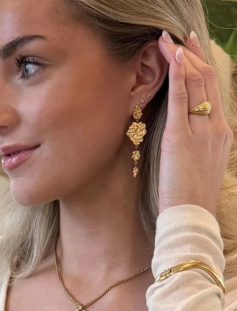Sistie - Sophia - Earstuds Long Gold-plated - rippuvad kõrvarõngad - gold - 1