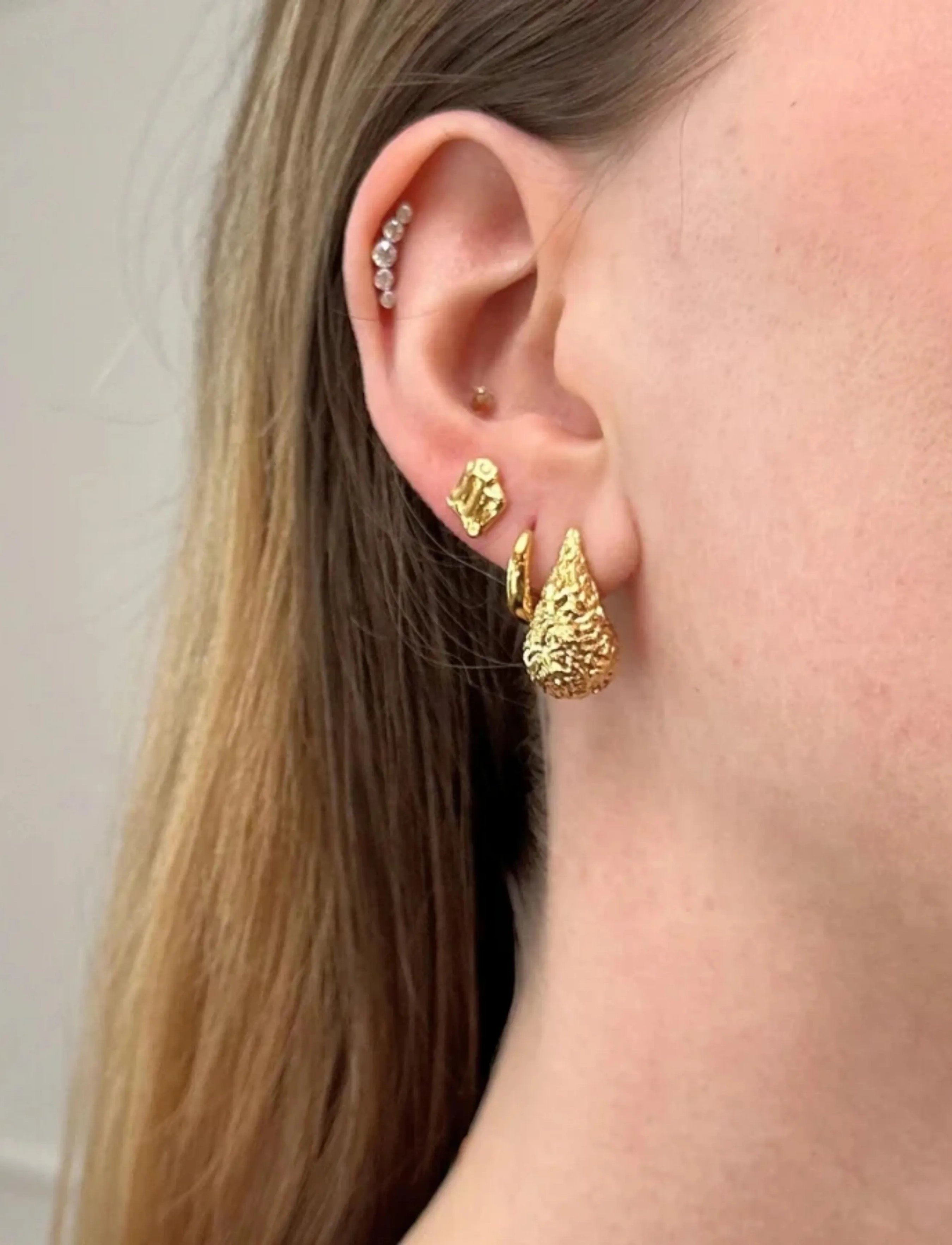 Sistie Drops Earrings Gold-Plated, One Size, Earrings, Gold - Studs, Frauen