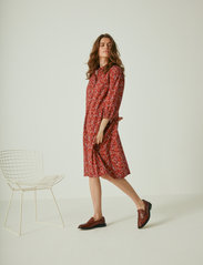 Six Ames - ALEXIA Print - shirt dresses - graphic red flora - 2