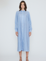 Six Ames - JINNY STRIPE - marškinių tipo suknelės - blue stripe - 2